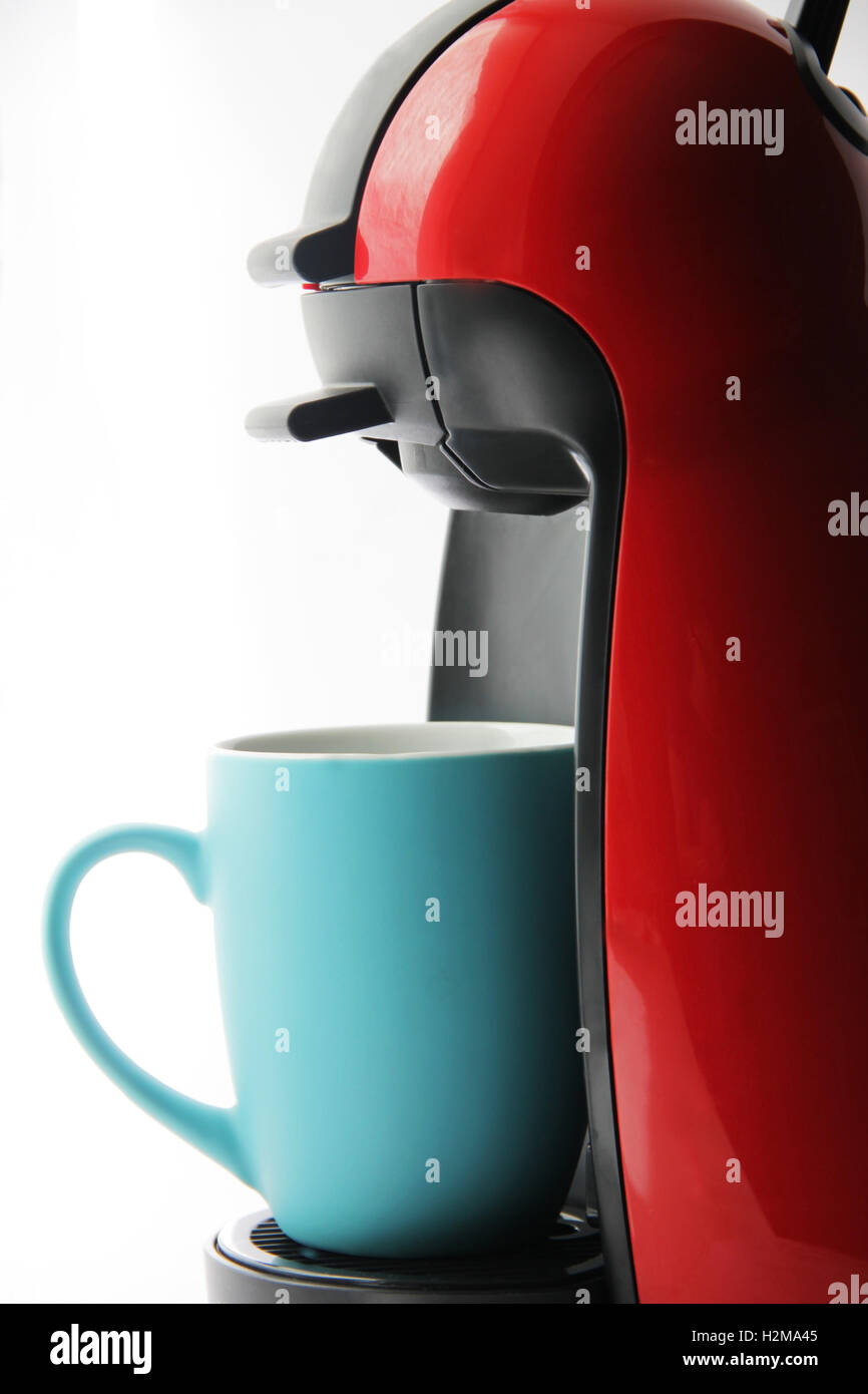 https://c8.alamy.com/comp/H2MA45/coffee-machine-with-cup-close-up-H2MA45.jpg