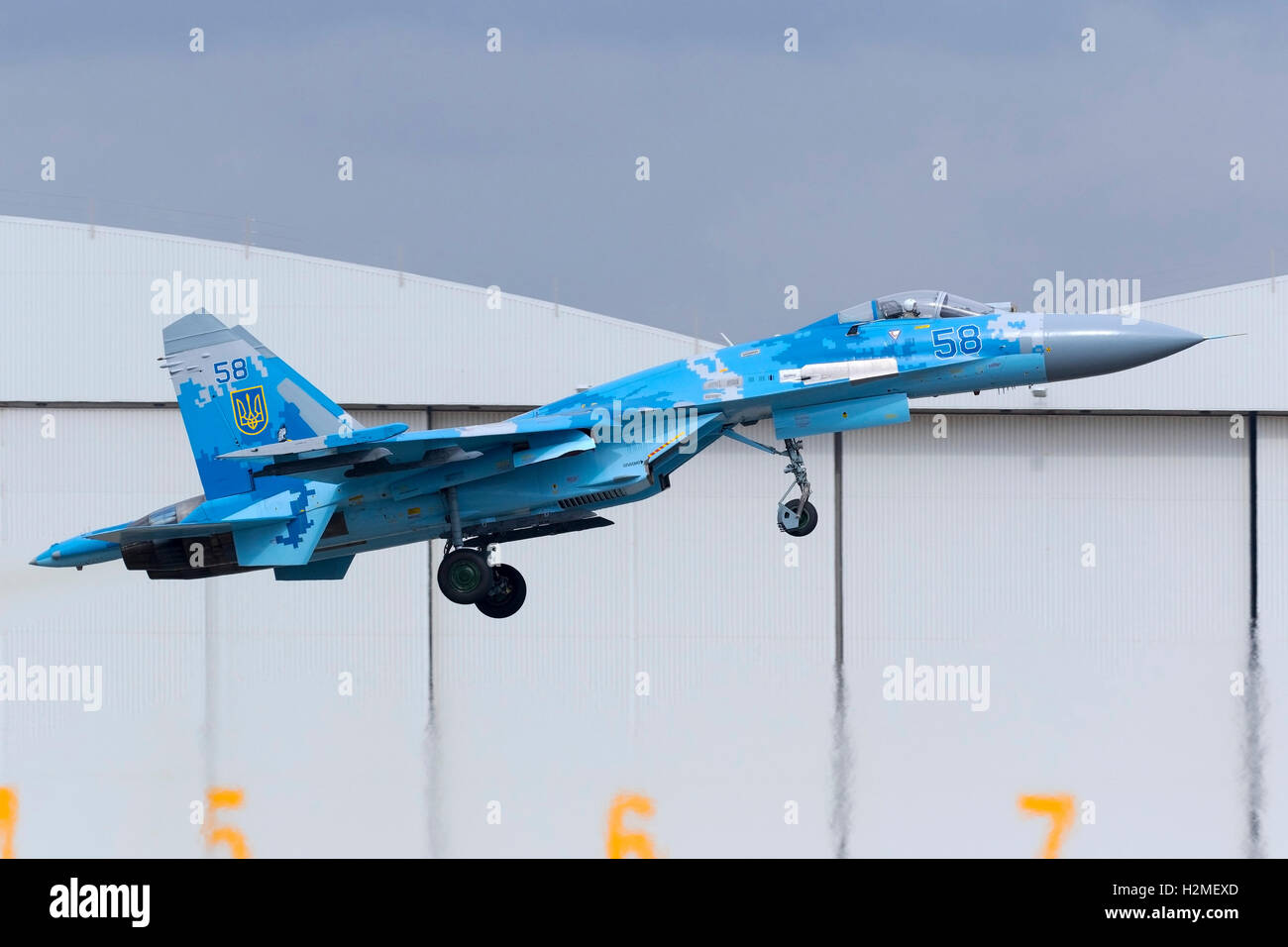 Cockpit pilot sukhoi su 27 hi-res stock photography and images - Alamy
