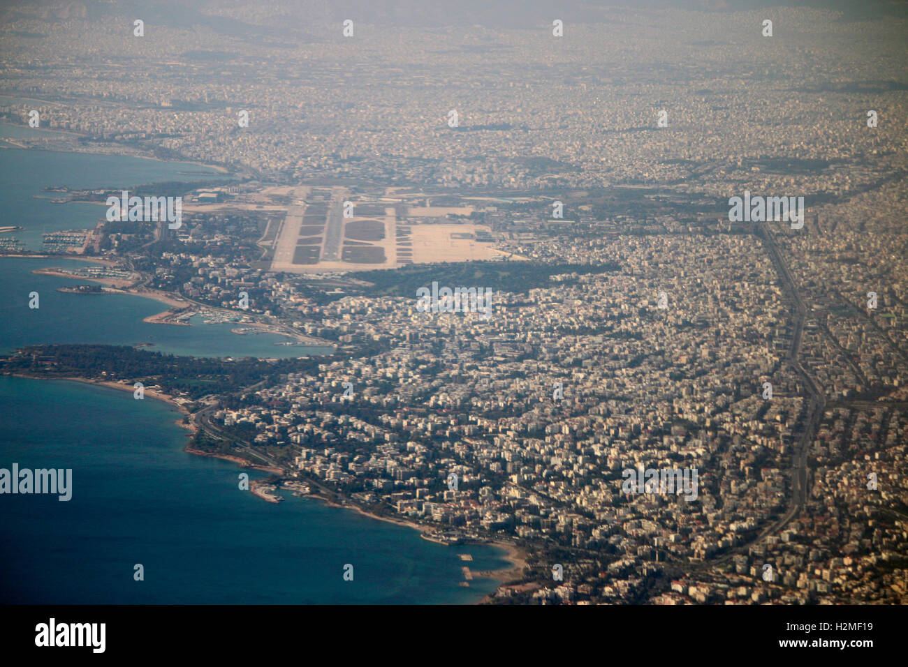 Blick aus einem Flugzeug auf Athen, griechenland. Stock Photo