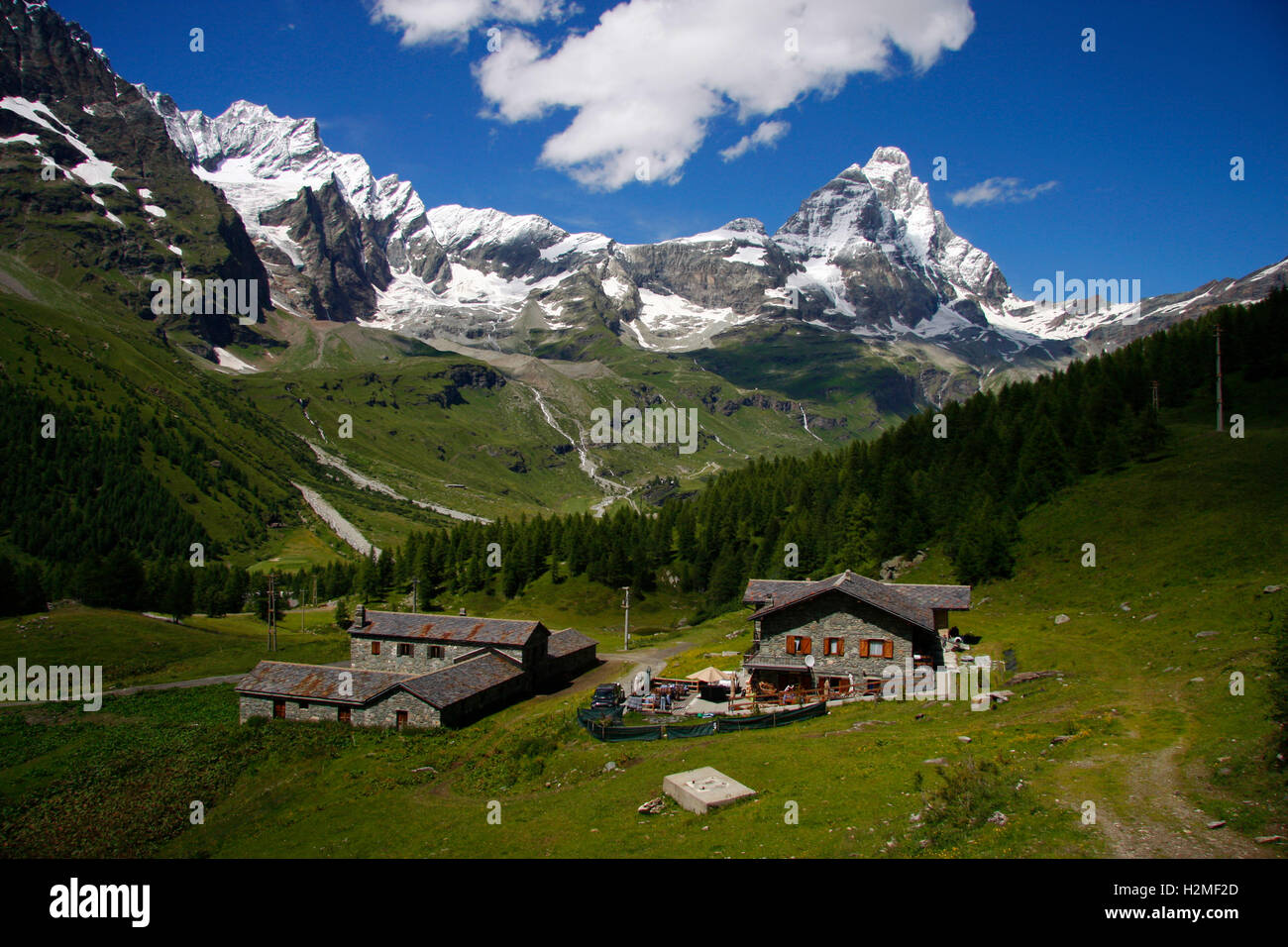 das Matterhorn von der italienischen Seite, von Valtournenche aus geshene. Hier heisst der Berg Monte Cervino, Italien. Stock Photo