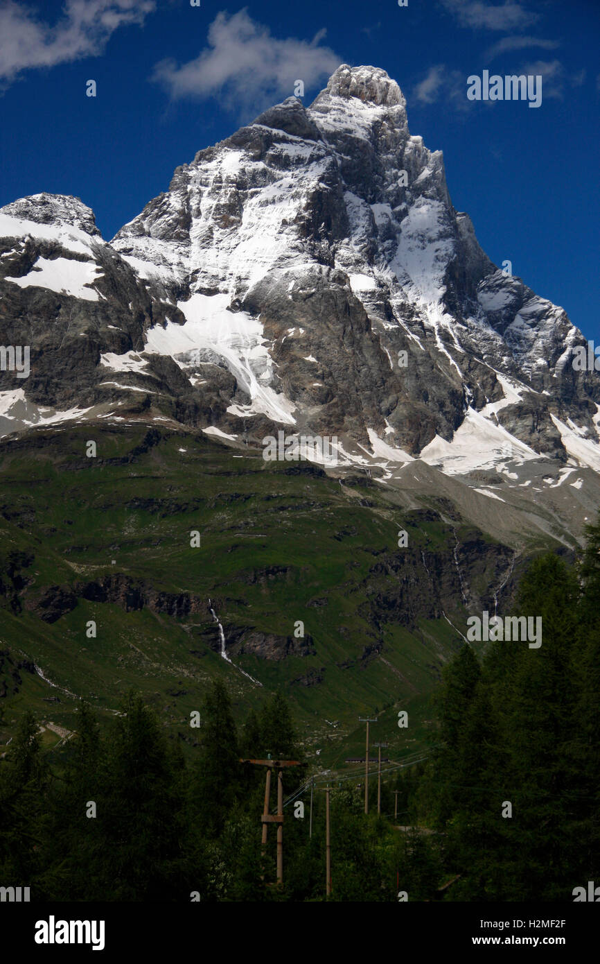 das Matterhorn von der italienischen Seite, von Valtournenche aus geshene. Hier heisst der Berg Monte Cervino, Italien. Stock Photo