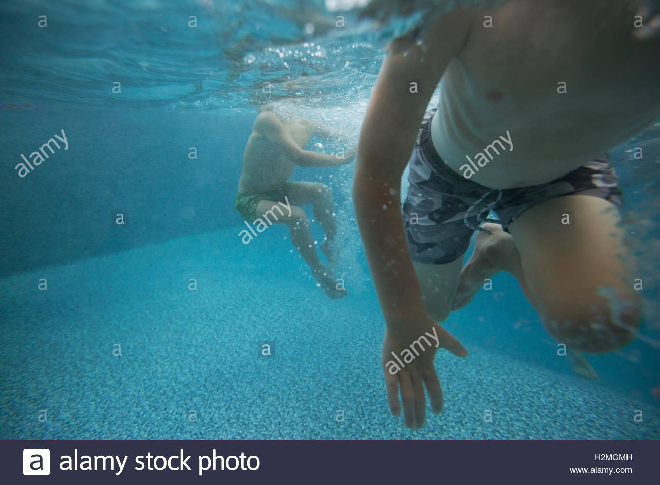 Boy swimming underwater in pool hi-res stock photography and images - Alamy