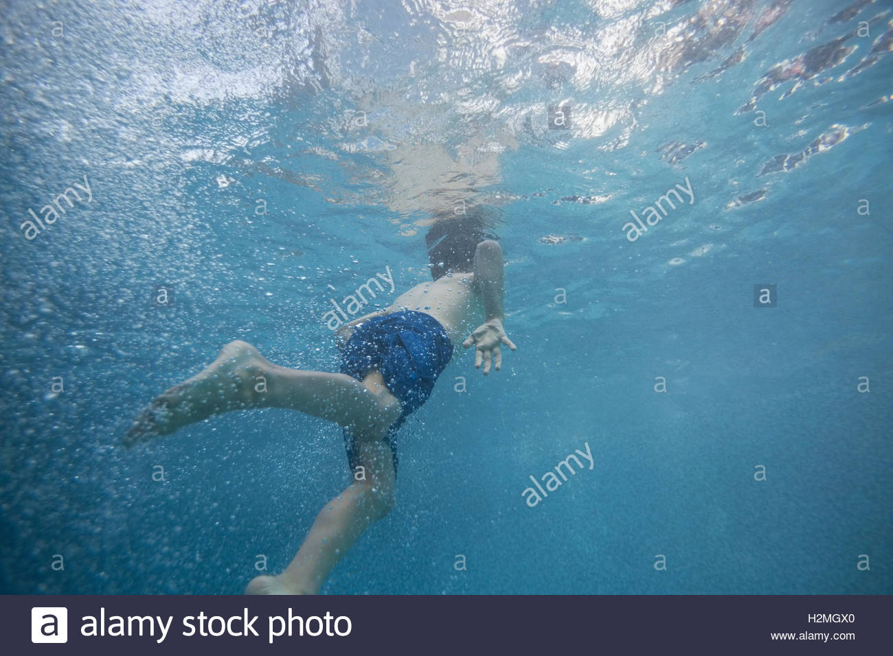 Boy swimming underwater in pool hi-res stock photography and images - Alamy
