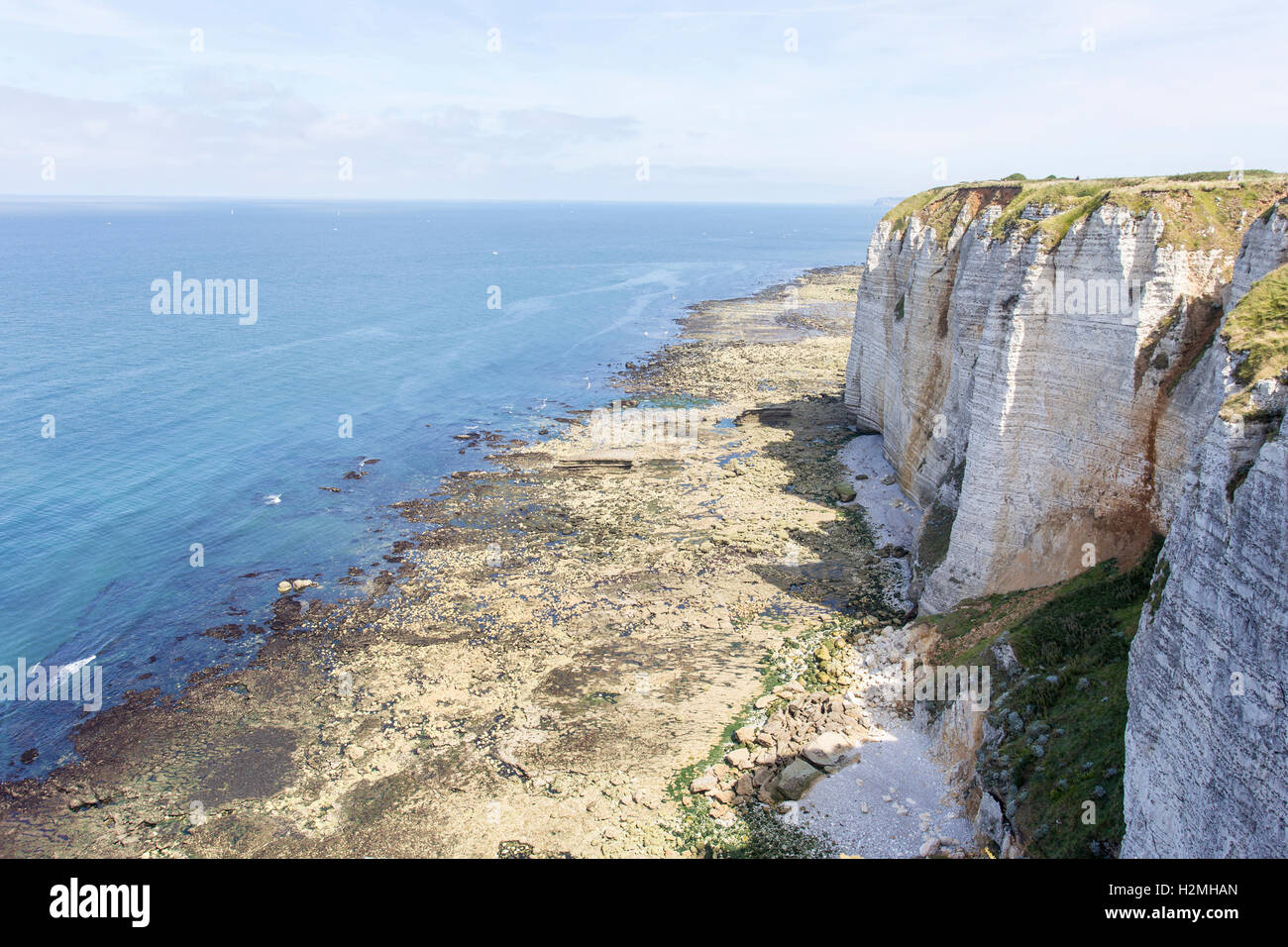 Chalk cliffs at Cote d'Albatre. Etretat, France Stock Photo Alamy