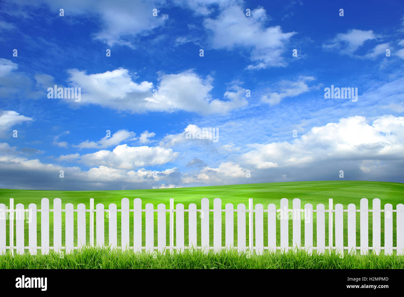 White picket fence hill hi-res stock photography and images - Alamy