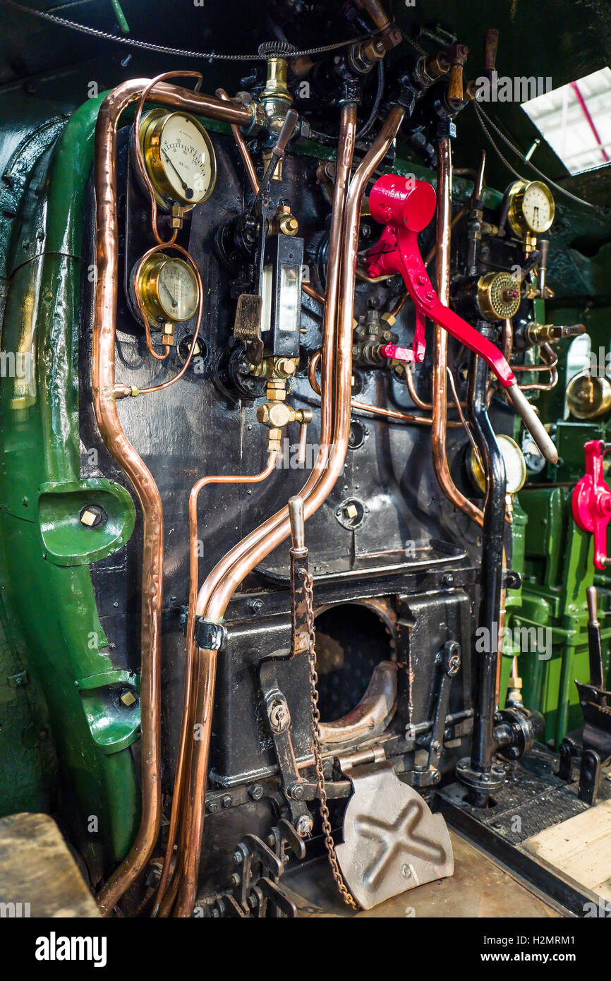 On the footplate of GWR King George V showing controls and open door to the fireboxù Stock Photo