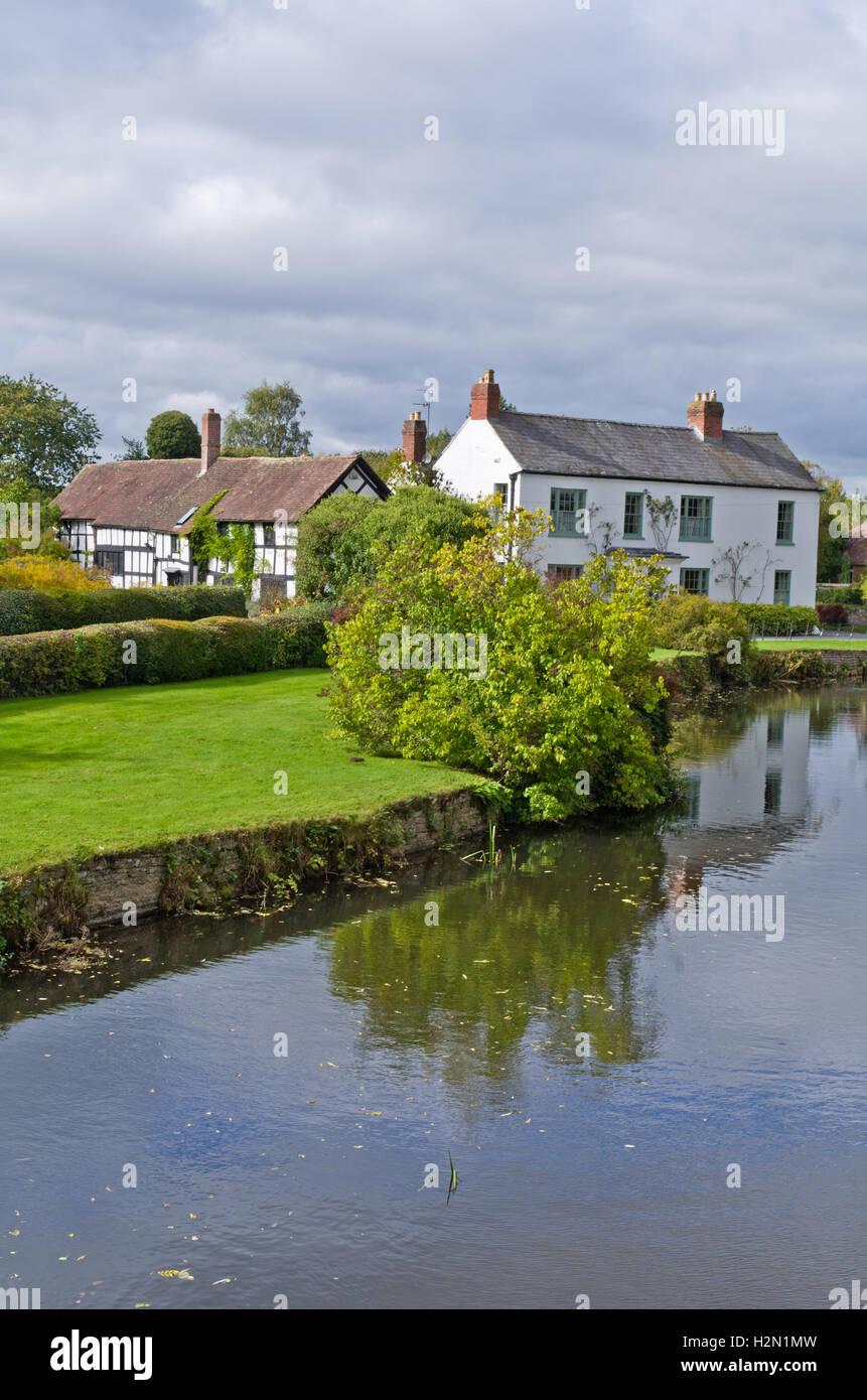 Houses in the pretty village of Eardisland viewed from the bridge over ...