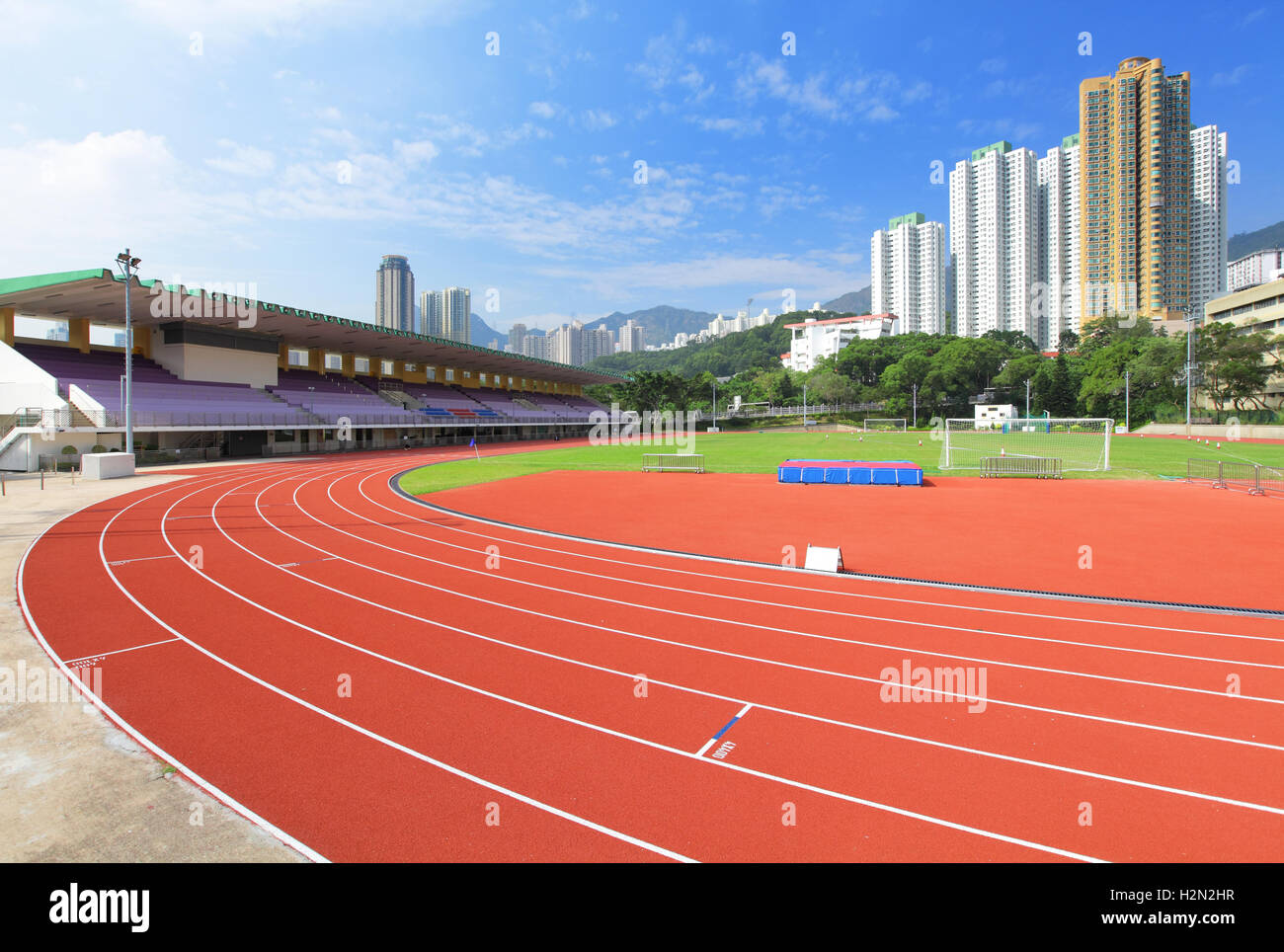 Track and field finish line hi-res stock photography and images - Alamy