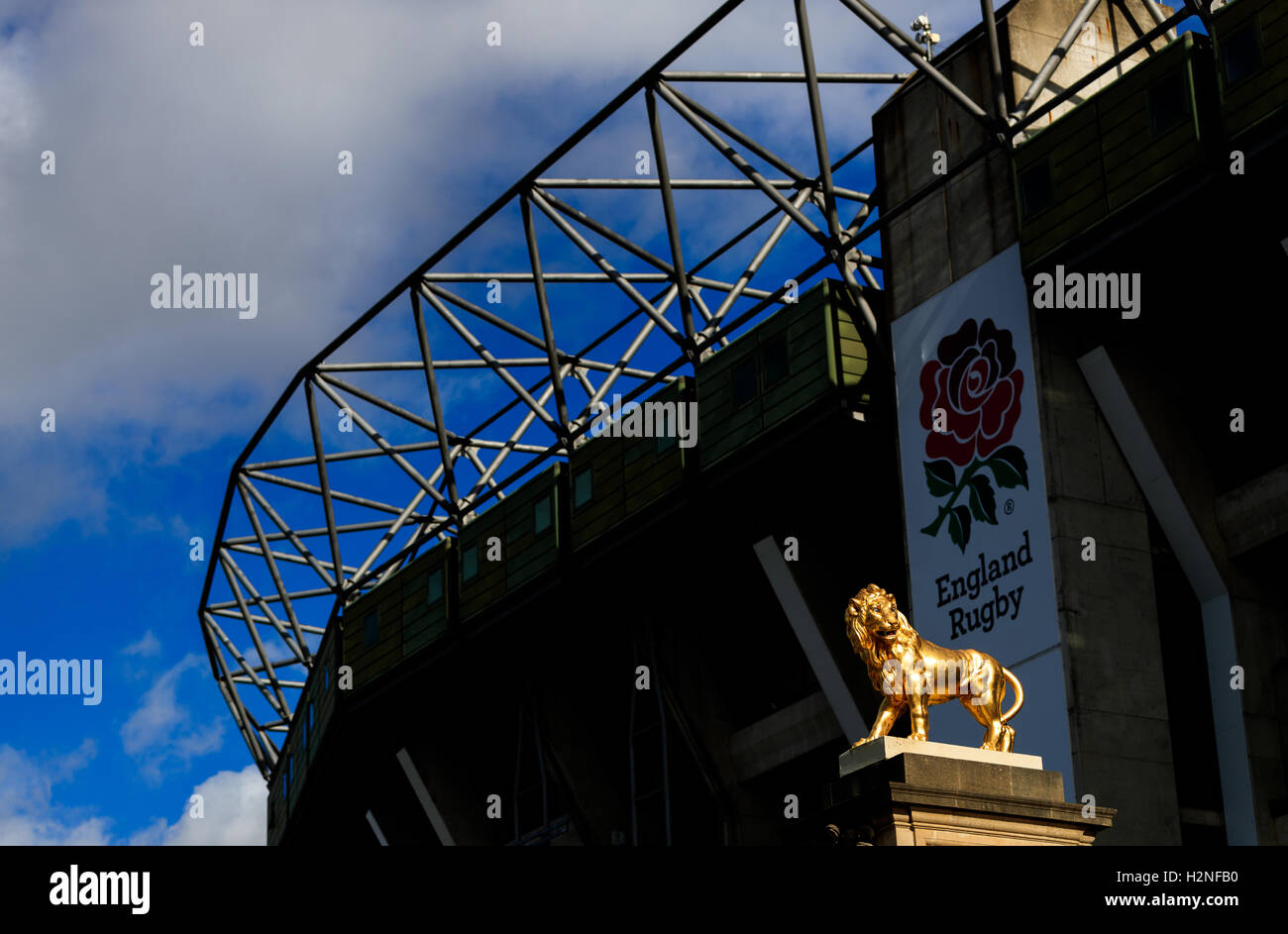 Twickenham statue stadium hires stock photography and images Alamy