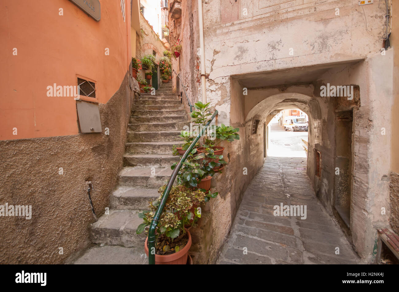 An example of the narrow walkways that are typical of mediterranean villages, Riomaggiore, Cinque Terre, Liguaria, Italy, Stock Photo