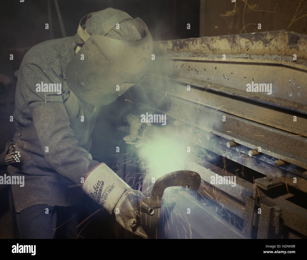 Welder Making Boilers for Ship, Chattanooga, Tennessee, USA, Alfred T. Palmer for Office of War Information, June 1942 Stock Photo