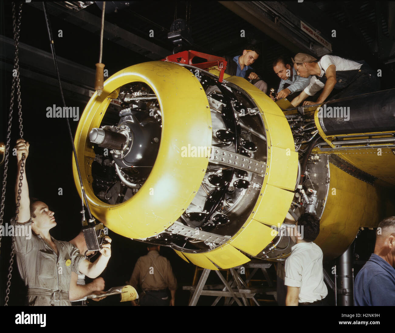 Workers Mounting Motor on Fairfax B-25 Bomber, North American Aviation Plant, Inglewood, California, USA, Alfred T. Palmer, U.S. Office of War Information, 1942 Stock Photo
