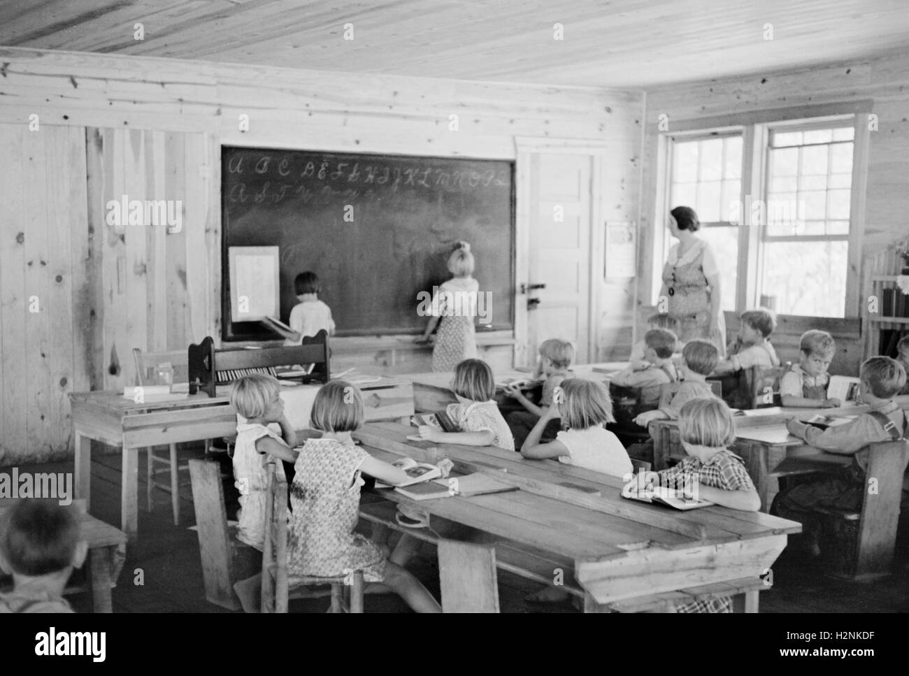 School teacher classroom scene hi-res stock photography and images - Alamy