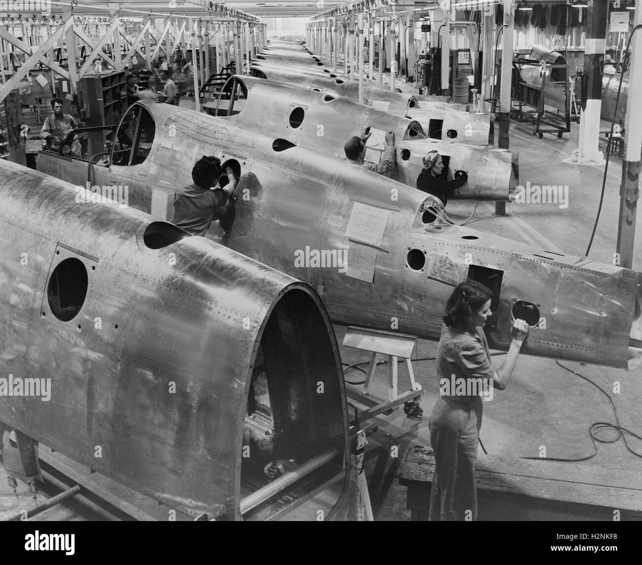 Workers on P-51 Fuselage Overhead Conveyor Line, North American Aviation Plant, Inglewood, California, USA, Alfred T. Palmer, U.S. Office of War Information, October 1942 Stock Photo