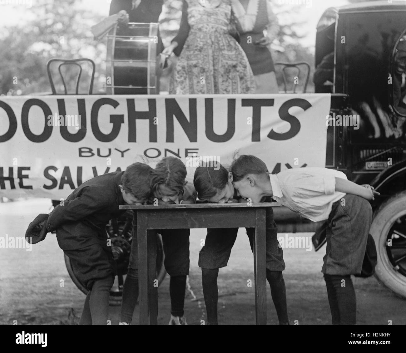 Doughnut Eating Contest, Washington DC, USA, National Photo Company, May 1922 Stock Photo