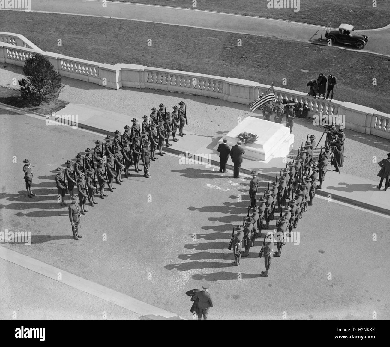 Military Formation at Tomb of Unknown Soldier, Arlington National Cemetery, Arlington, Virginia, USA, National Photo Company, October 1922 Stock Photo