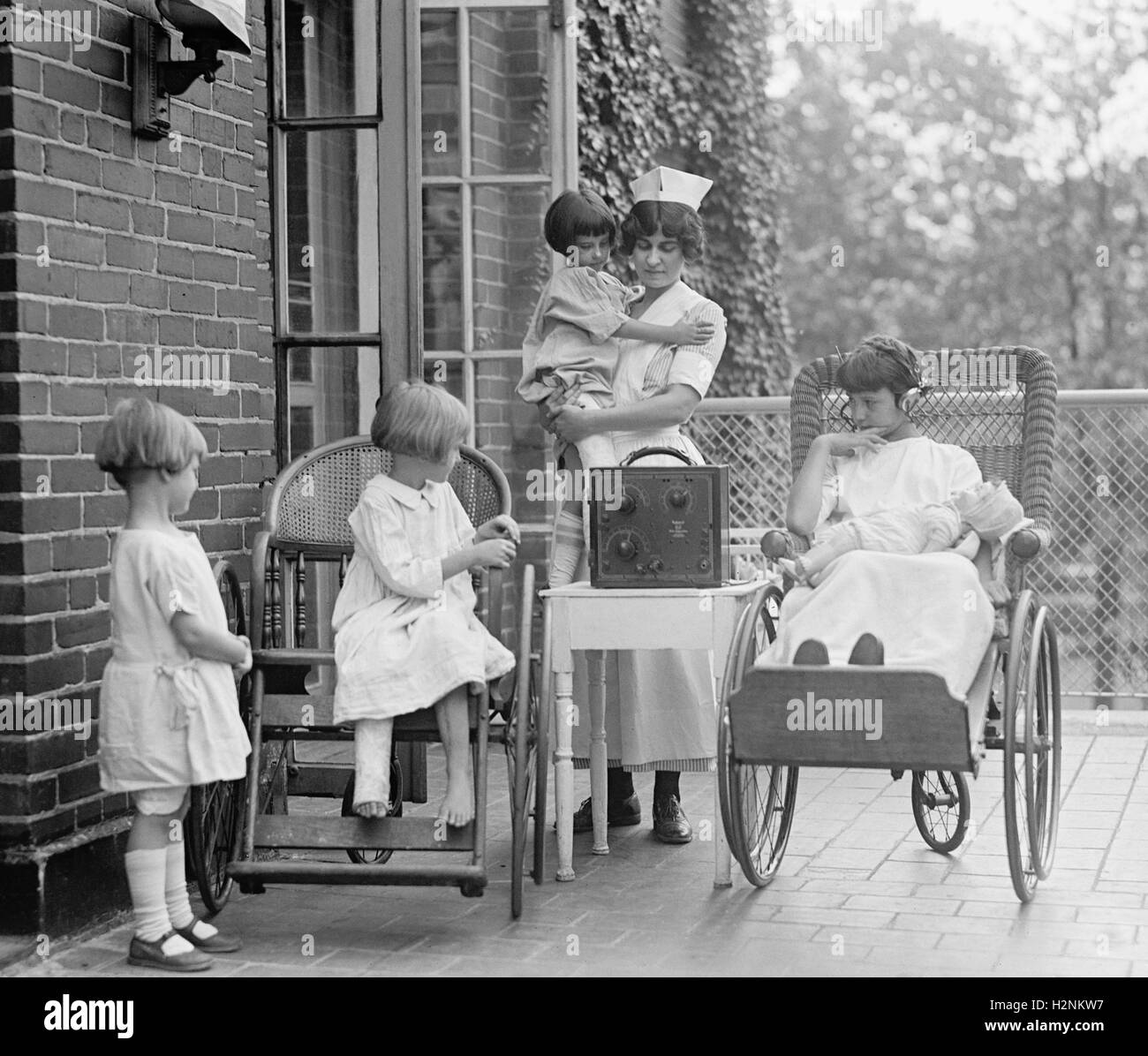 Group of Young Girls Listening to Radio at Children's Hospital, Washington DC, USA, National Photo Company, August 1924 Stock Photo