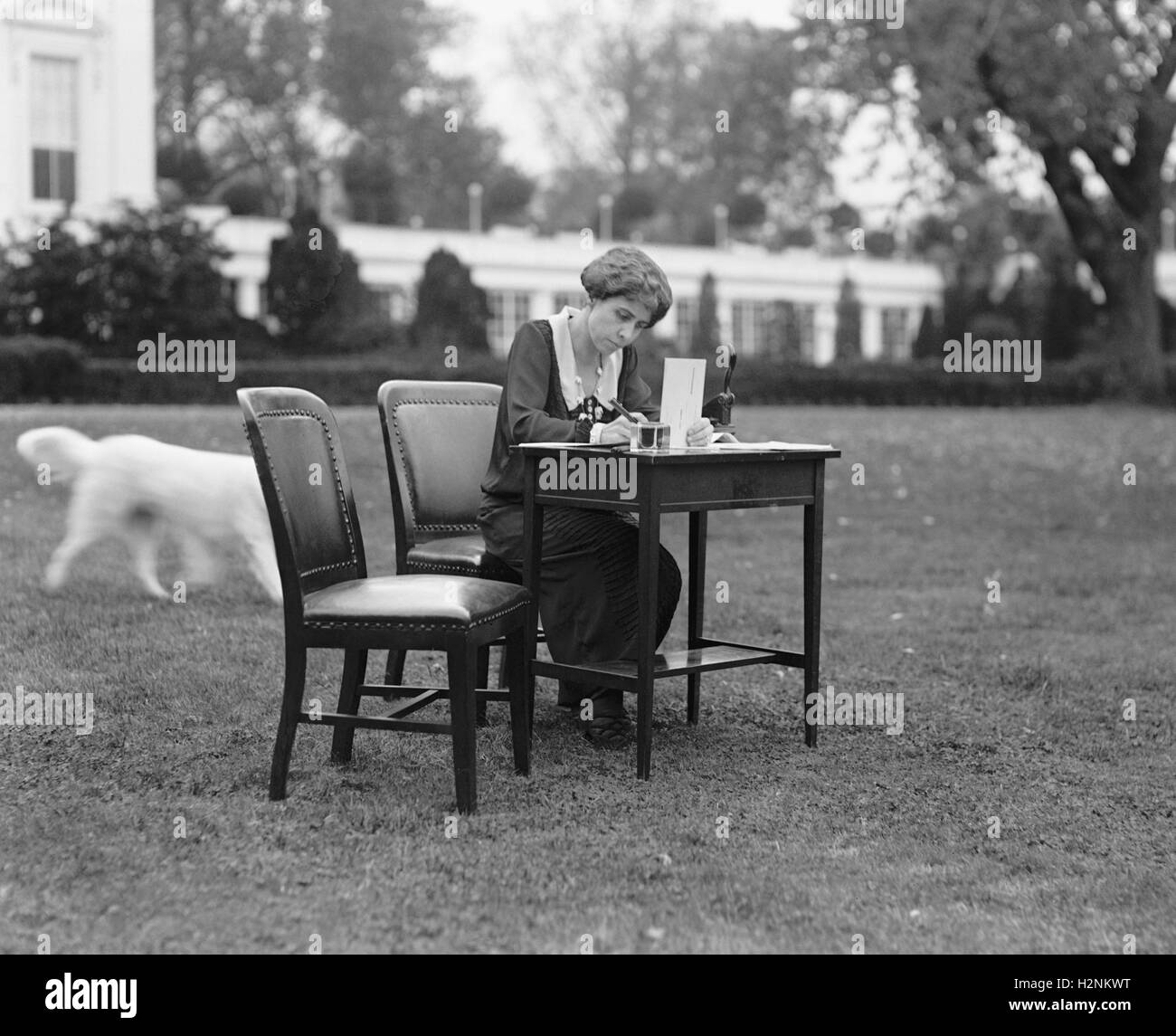 First Lady Grace Coolidge Voting by Mail, White House Lawn, Washington DC, USA, National Photo Company, October 30, 1924 Stock Photo