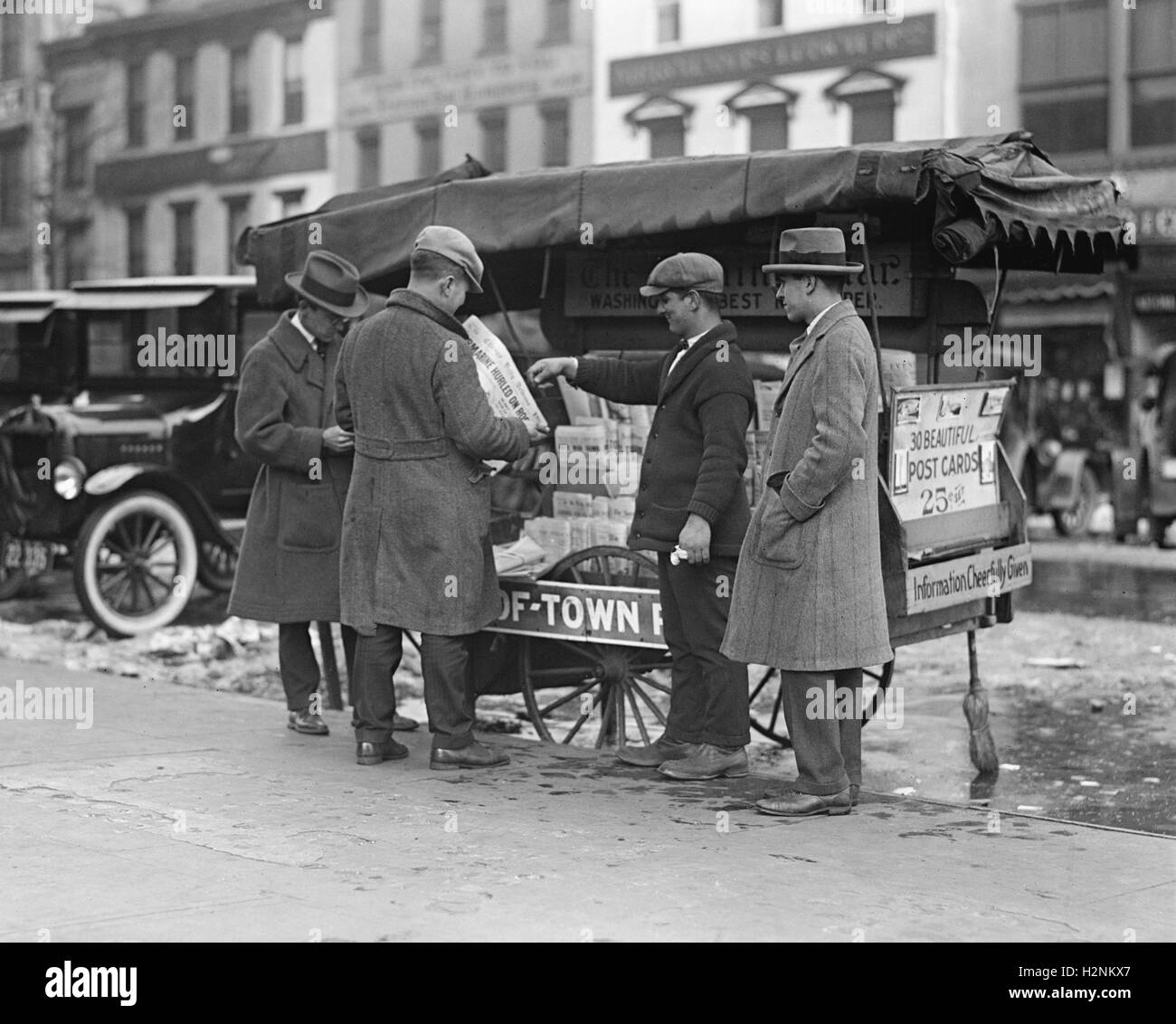Newsstand, Washington DC, USA, National Photo Company, January 1925 Stock Photo