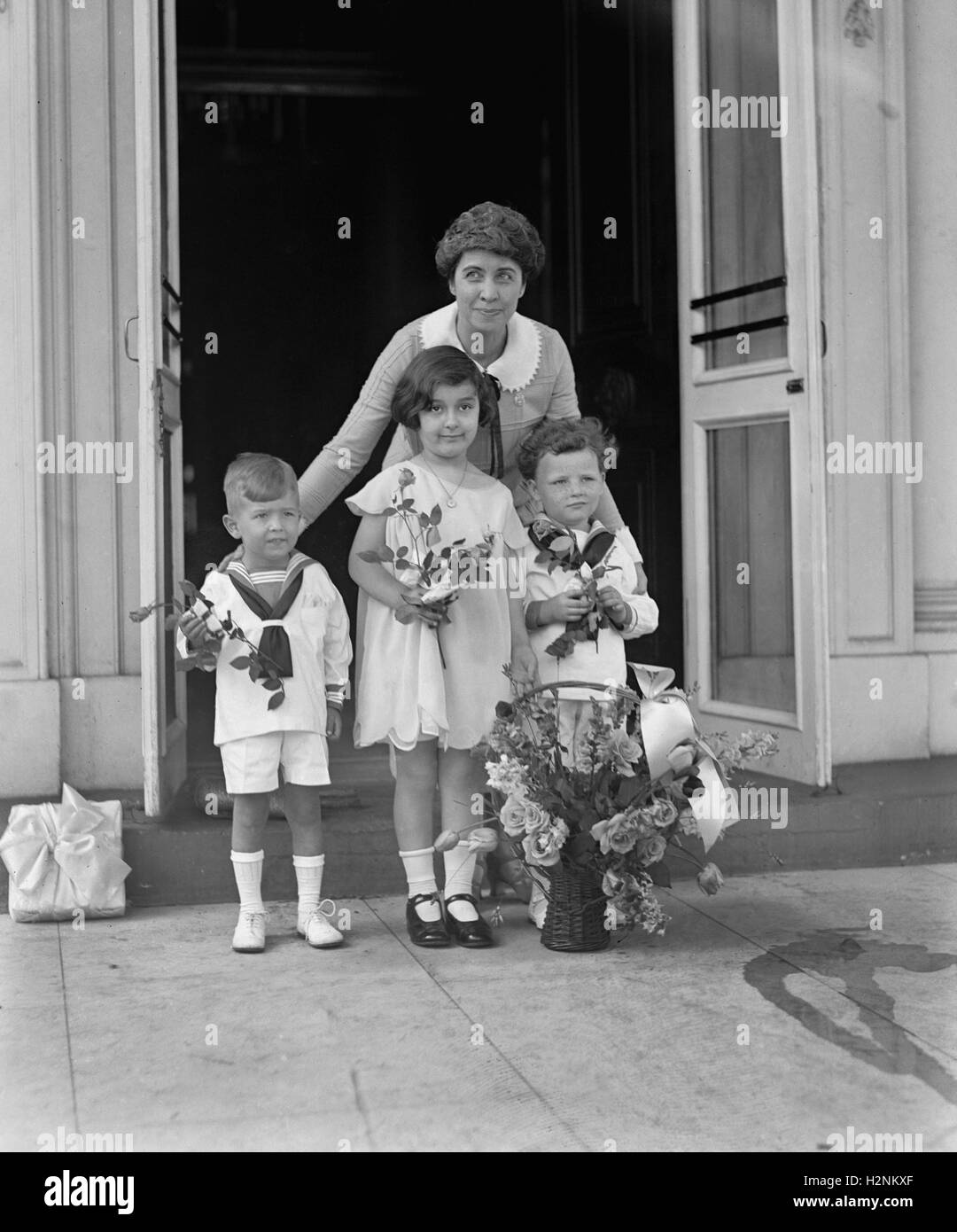 Children Presenting First Lady Grace Coolidge with Flowers at White House, Washington DC, USA, National Photo Company, May 1925 Stock Photo