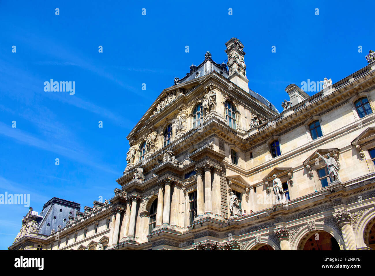 Louvre museum building hi-res stock photography and images - Alamy