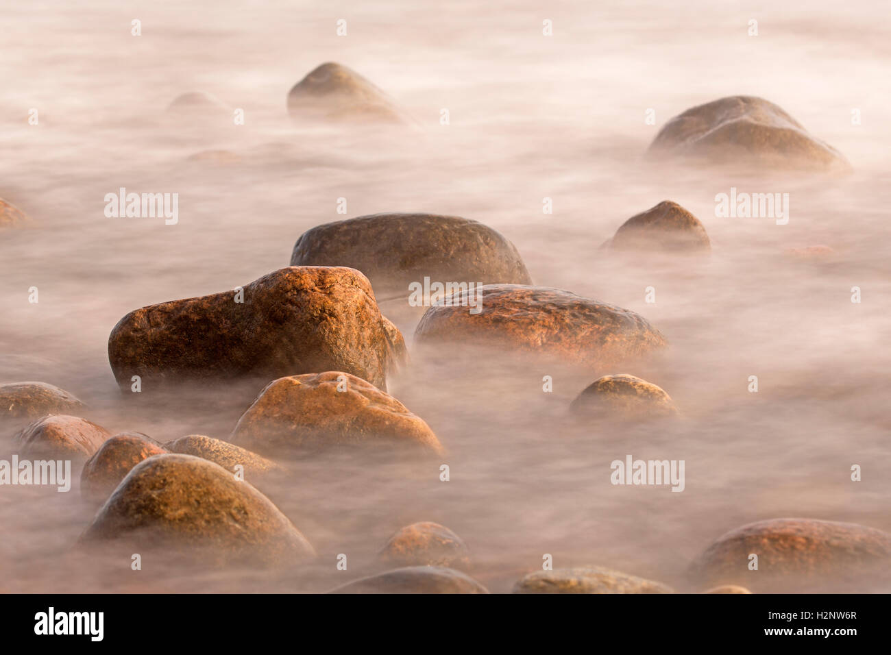 Water between the stones hi-res stock photography and images - Alamy