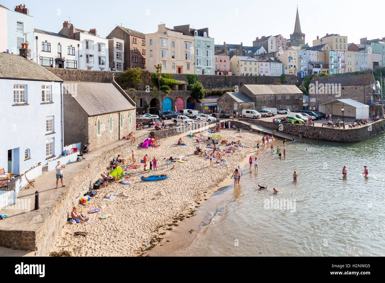 Tenby beach crowd hi-res stock photography and images - Alamy