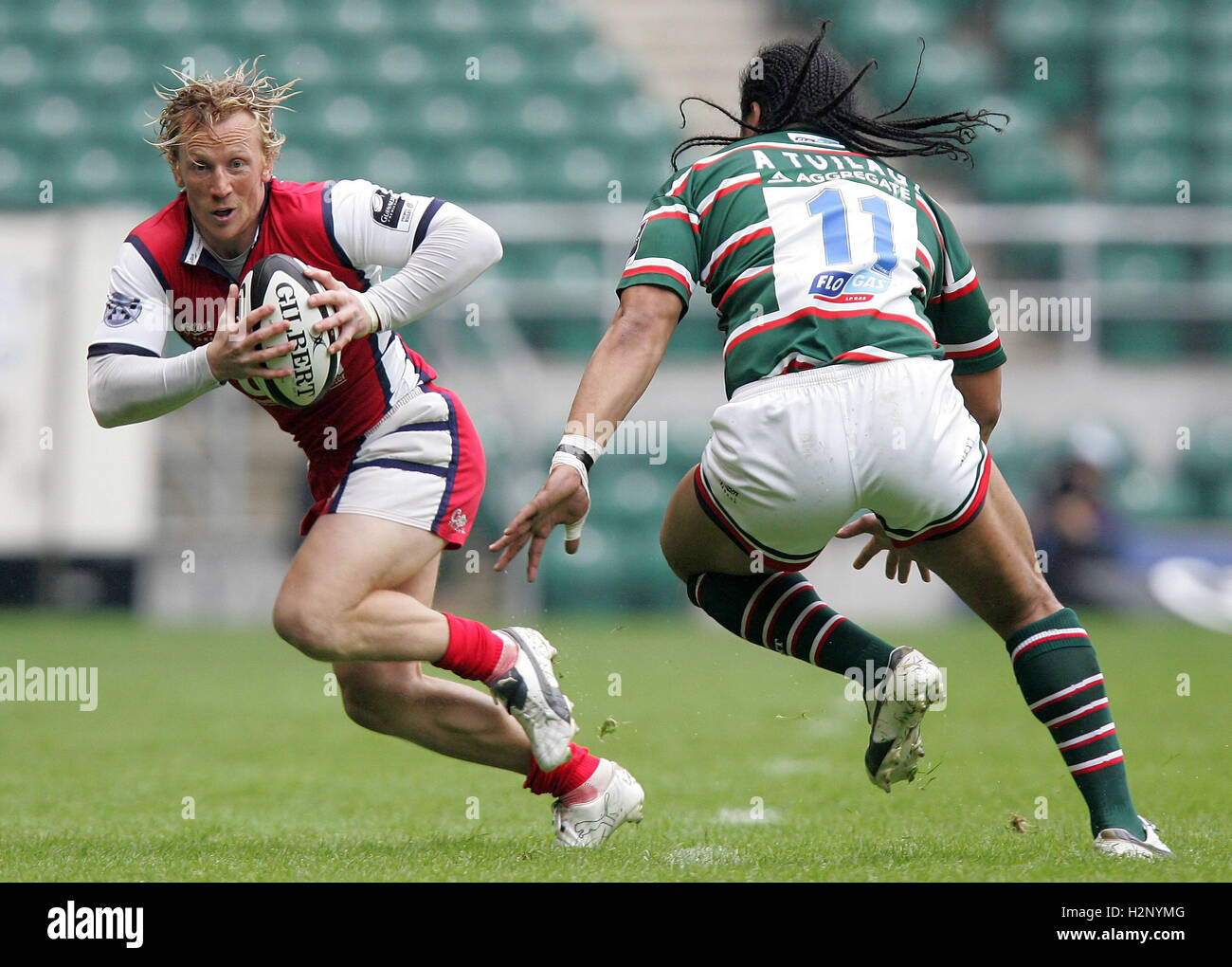 Peter Richards on the break for Gloucester - Gloucester Rugby vs Leicester Tigers - Guinness Premiership Final at Twickenham Stadium - 12/05/07 Stock Photo