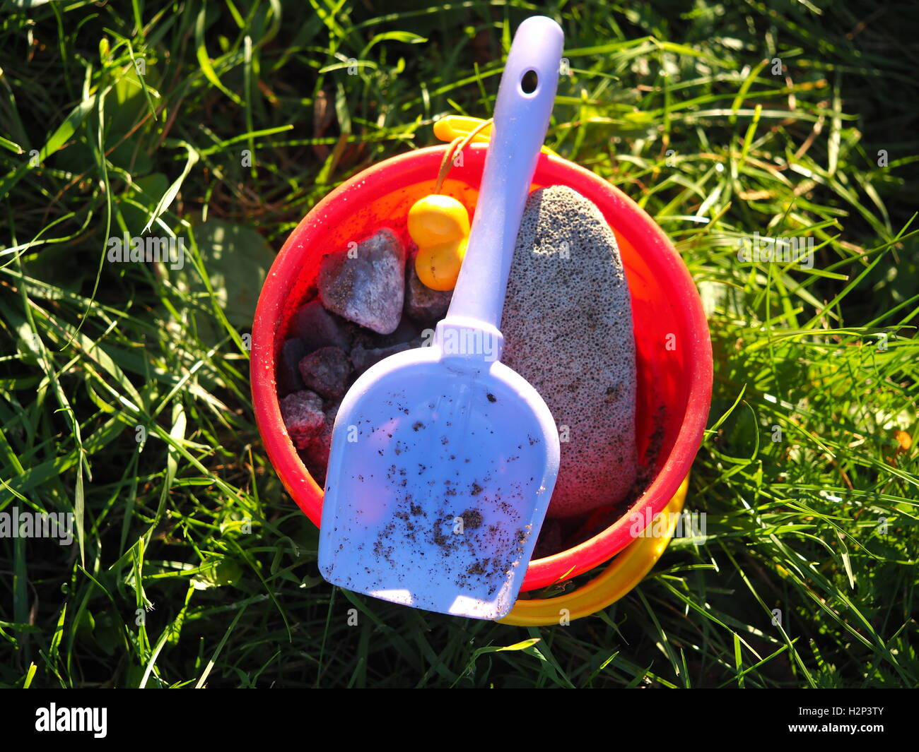 Kids red bucket yellow spade hires stock photography and images Alamy