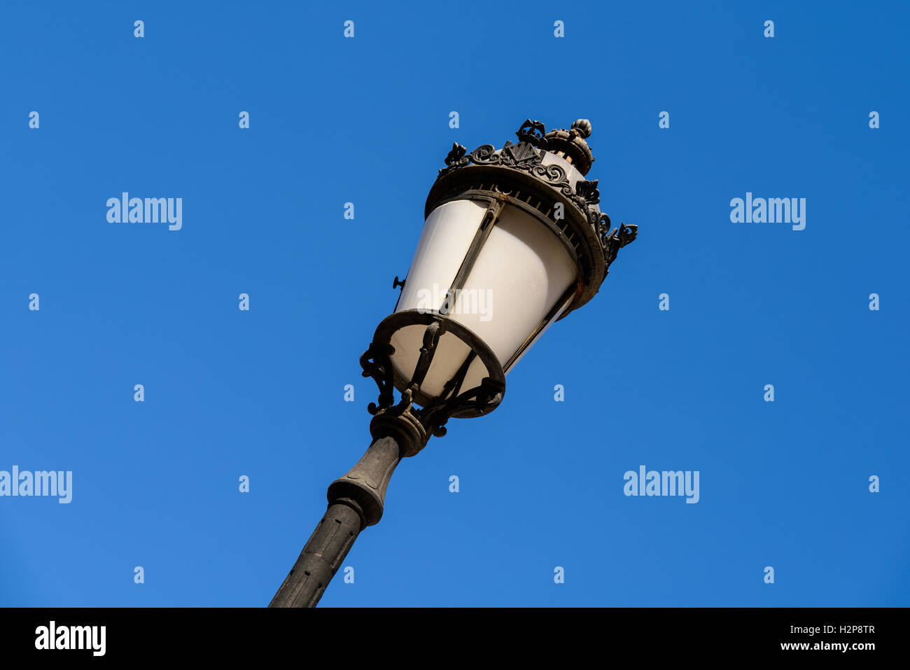 Vintage street lamp hi-res stock photography and images - Alamy