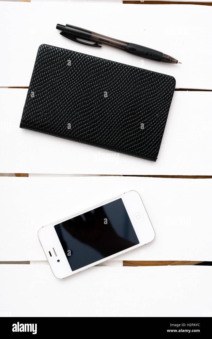 Small notepad with pen and smartphone Stock Photo - Alamy