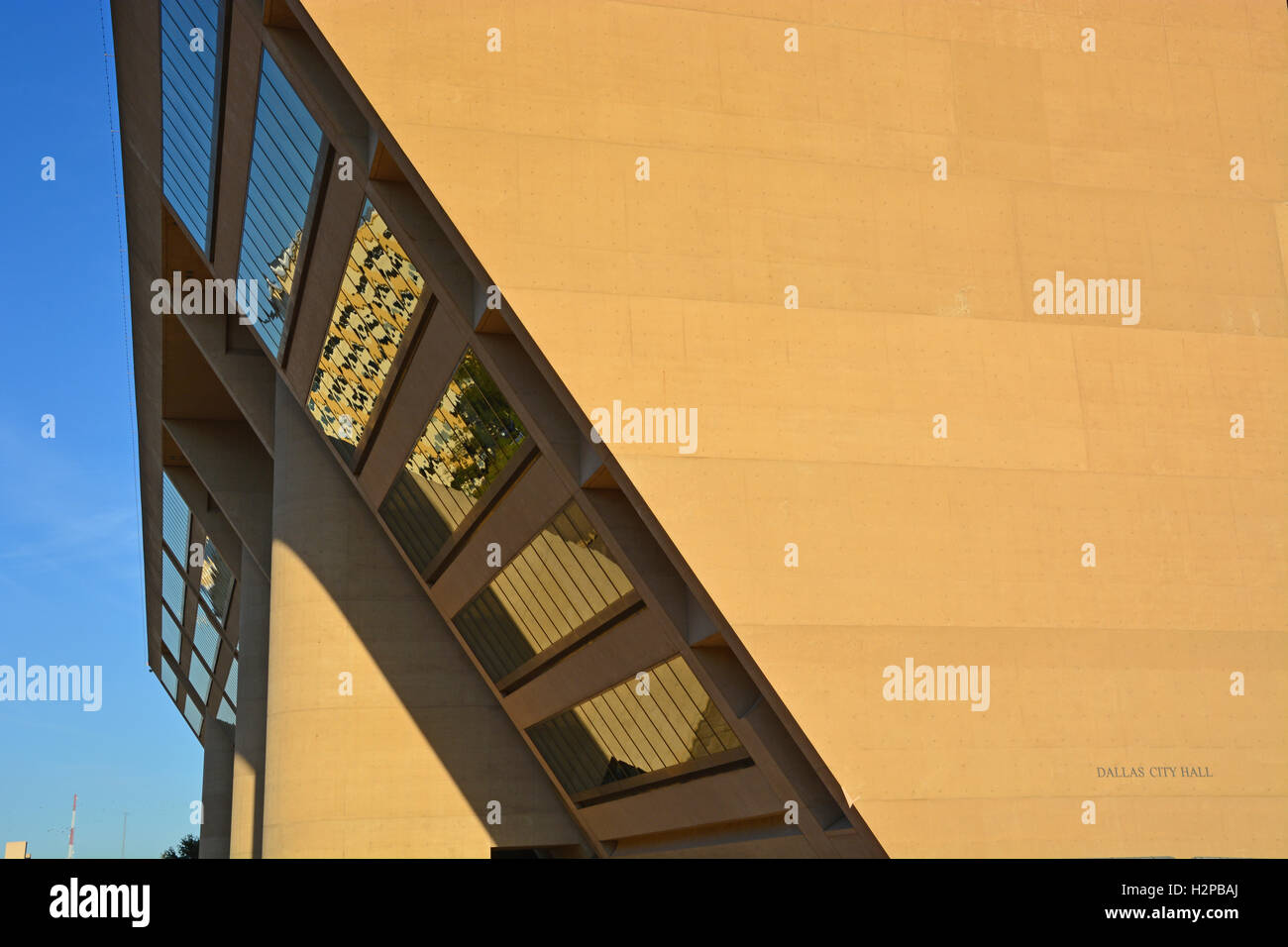 Cantilever building hires stock photography and images Alamy