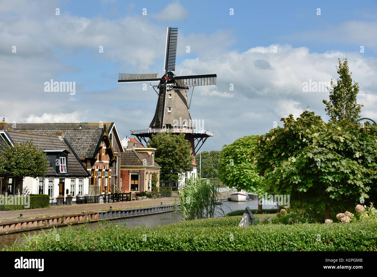 Burdaard - Birdaard small village Friesland Fryslan the Netherlands. ( Windmill - Mill 'Mûne De Zwaluw' ) Dokkumer EE Stock Photo