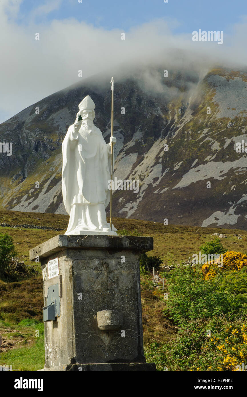 St Patrick statue on pilgrimage path to Croagh Patrick Stock Photo Alamy
