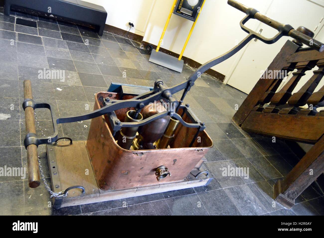 Copper fire hose to activate by the arms of fire brigades by means of