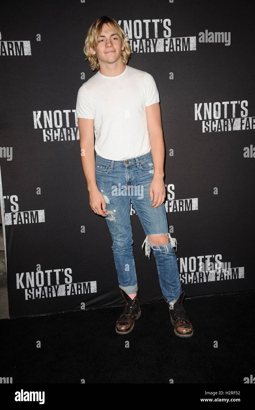 Ross lynch red carpet hires stock photography and images Alamy