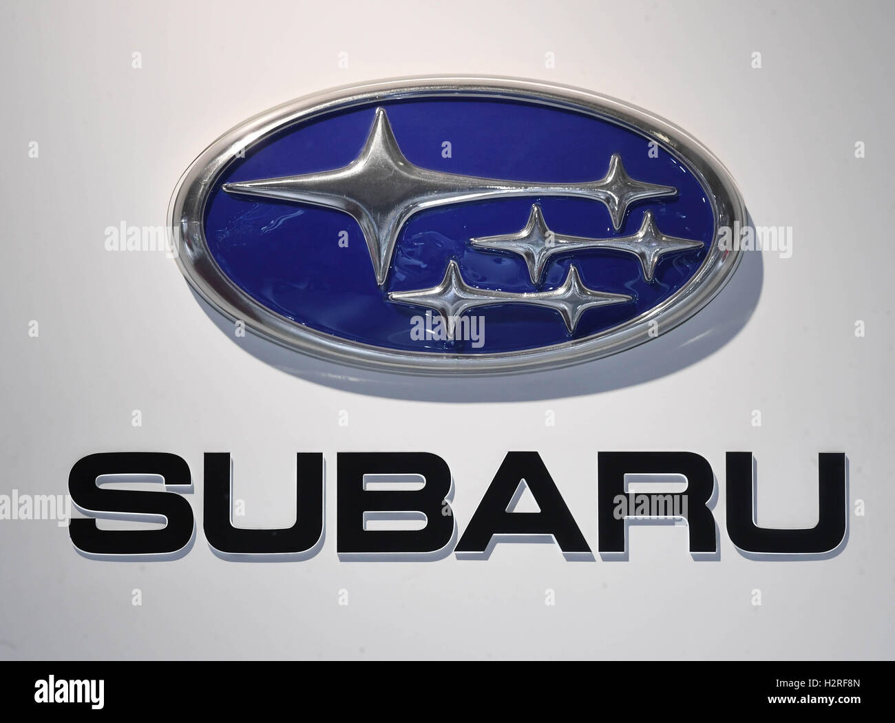 Subaru Emblem Hi Res Stock Photography And Images Alamy