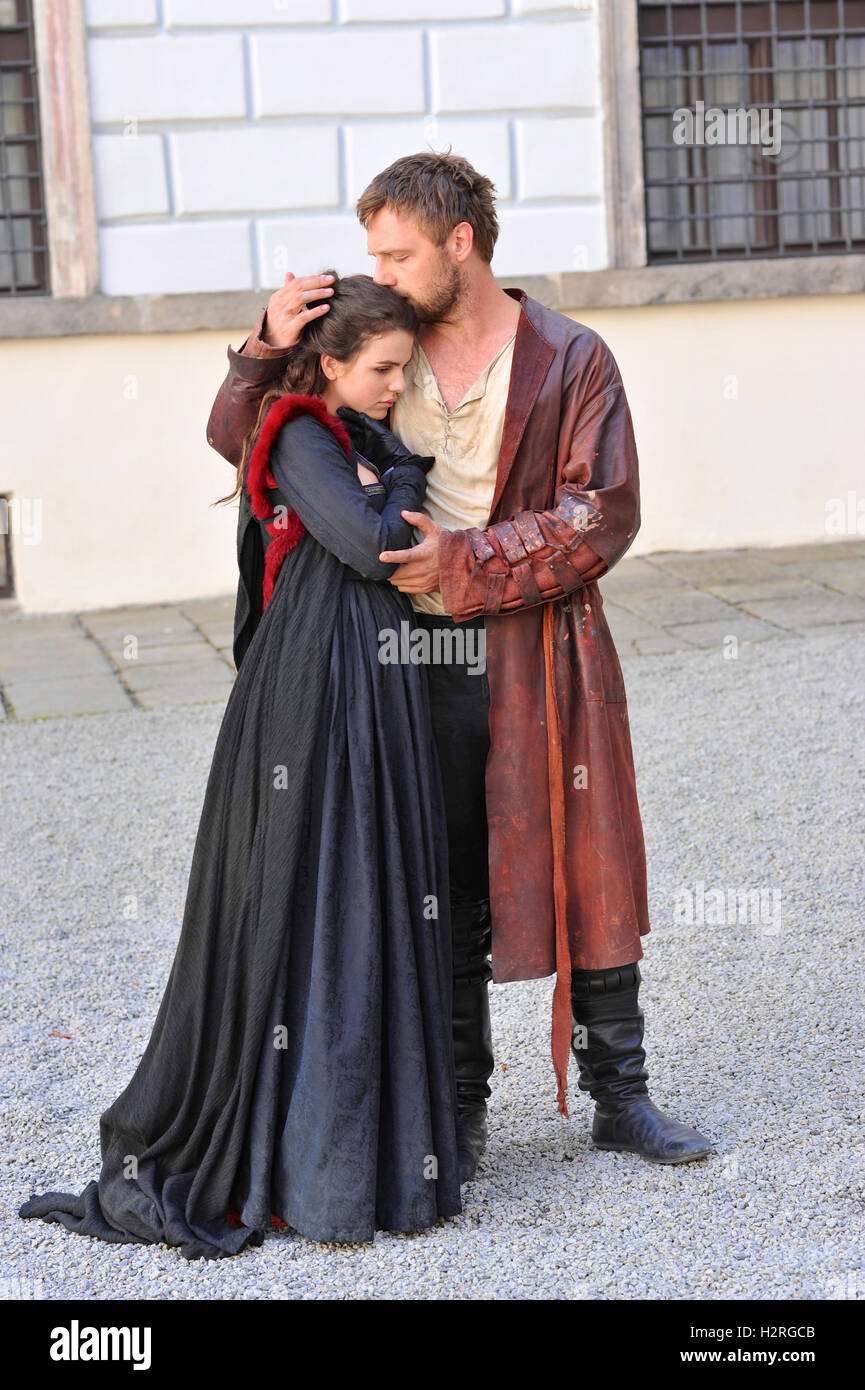 Jindrichuv Hradec, Czech Republic. 29th Sep, 2016. Actress Ruby O'Fee (as Veva) and Christoph Letkowski (as Ernst Rickinger) pictured during filming of the SAT.1 historical drama 'Die Ketzerbraut' (lit. The Heretic Bride) at the castle in Jindrichuv Hradec, Czech Republic, 29 September 2016. Sat.1 is making a TV film version of the novel of the same name by I. Lorentz, which is due to be broadcast in 2017. PHOTO: URSULA DUEREN/DPA/Alamy Live News Stock Photo