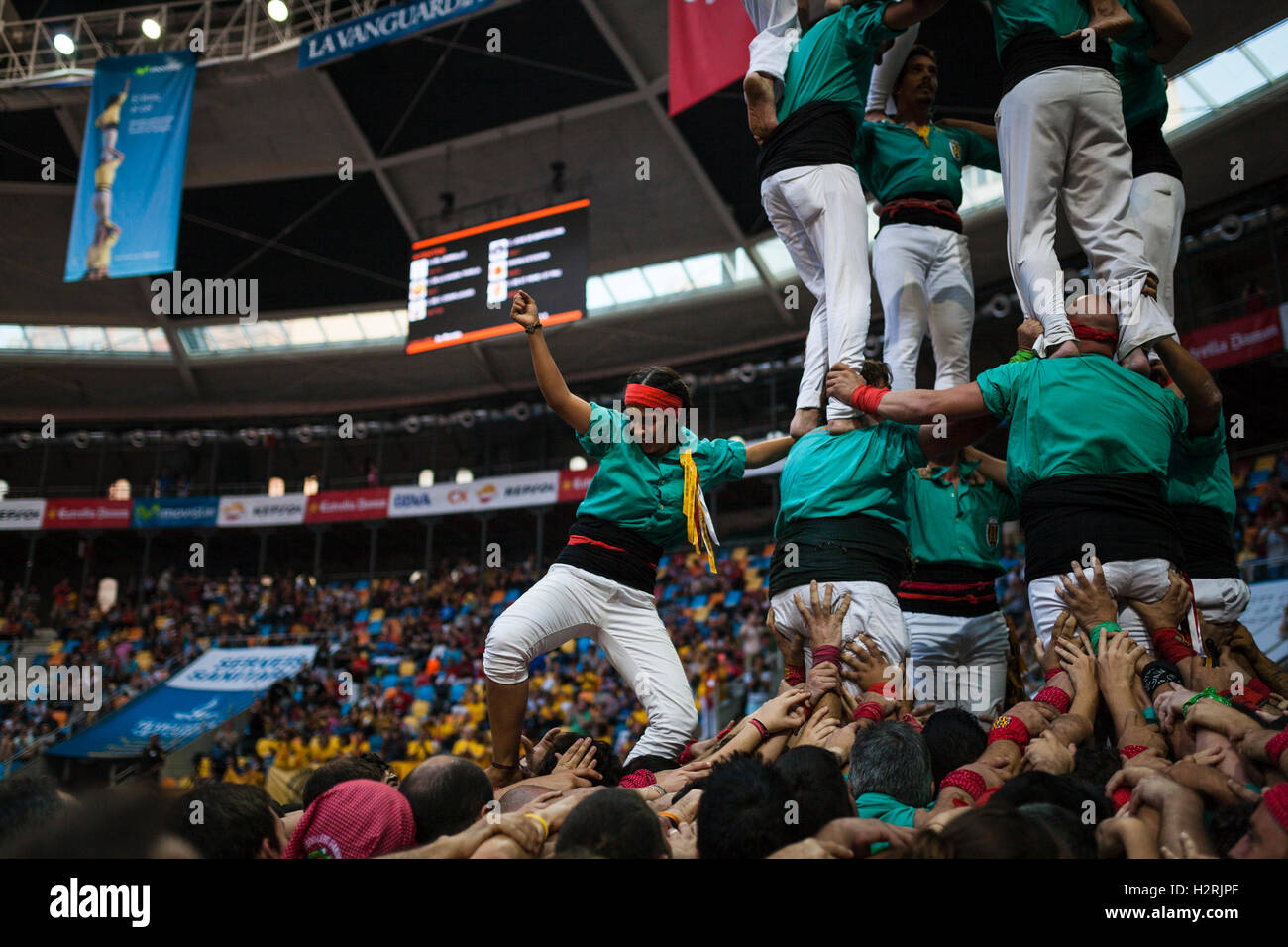 Tarragona, Spain. 01st Oct, 2016. Castellers performing at the International human tower competition in Tarragona, Spain. Participants at the International human tower competition trying to create higher and more complex towers  than anyone else. Credit:  Tom Bourdon/Alamy Live News Stock Photo