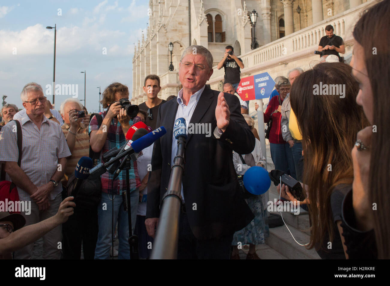 Budapest, Hungary. 1st Oct, 2016. Ferenc Gyurcsany, chair of the left-wing DK party speaks to meida on the eve of the Hungarian government-sponsored referendum on a European Union-initiated idea to distribute refugees among EU members in Budapest, Hungary on Oct. 1, 2016. The referendum will be held on Oct. 2. Credit:  Attila Volgyi/Xinhua/Alamy Live News Stock Photo