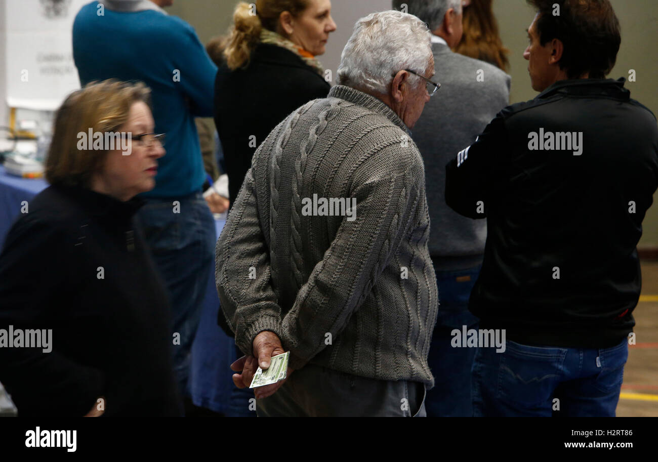 CURITIBA, PR - 02.10.2016: MUNICIPAL ELECTIONS IN 2016 PR - Voter old waiting in line to vote for mayor and councilor in the Club Duque de Caxias, on Sunday morning (02), in the capital of Paraná. (Photo: Rodolfo Buhrer/La Imagem/Fotoarena) Stock Photo