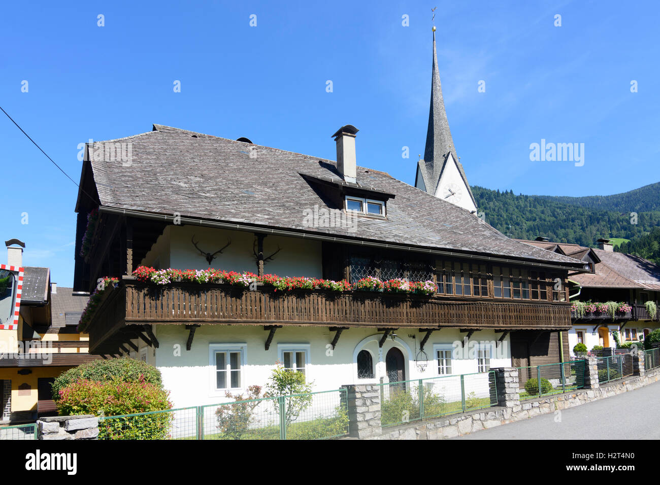 Treffen am Ossiacher See: traditional house, church St. Maximilian, , Kärnten, Carinthia, Austria Stock Photo