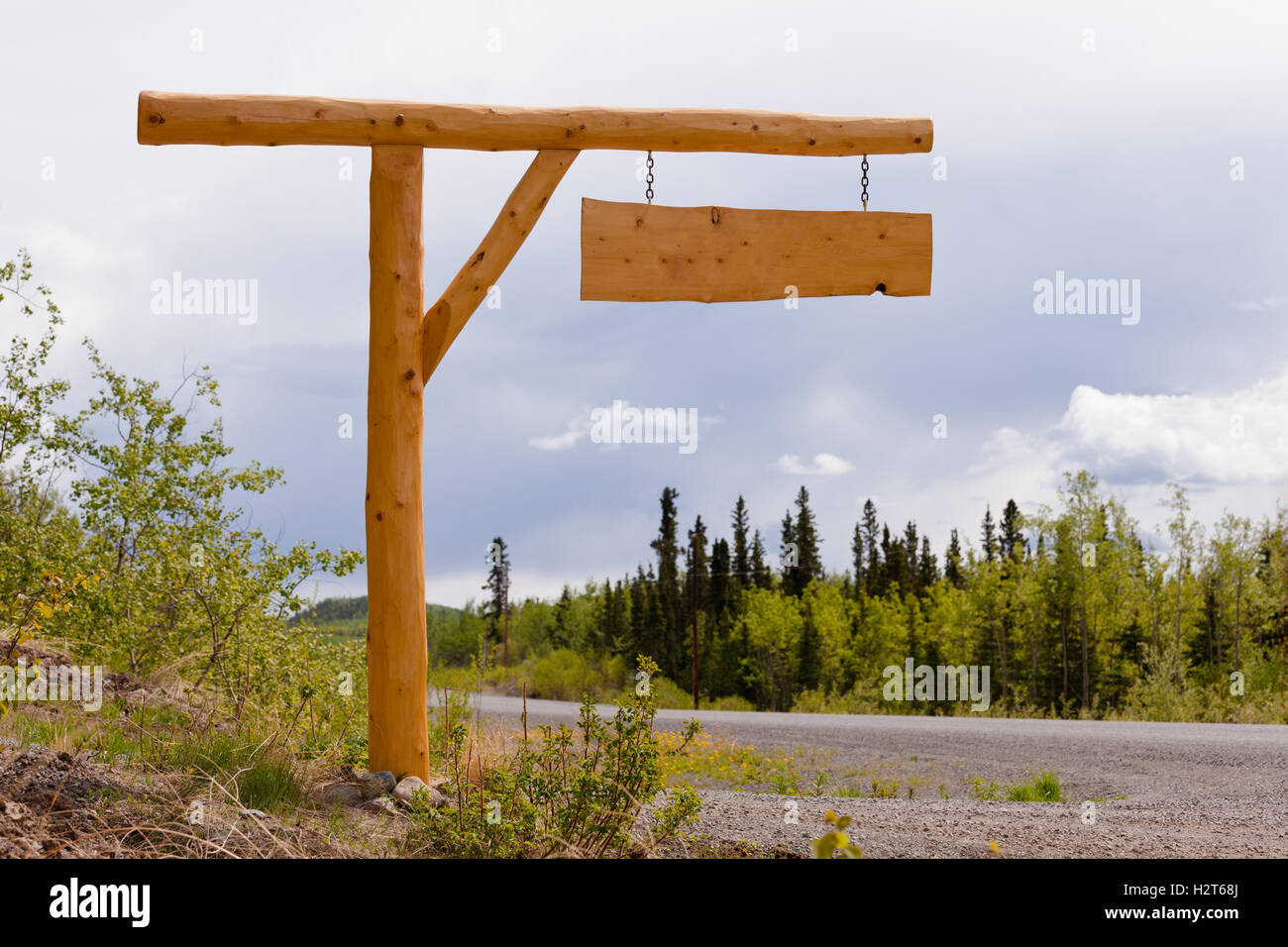 Rural country road driveway wooden sign board Stock Photo - Alamy