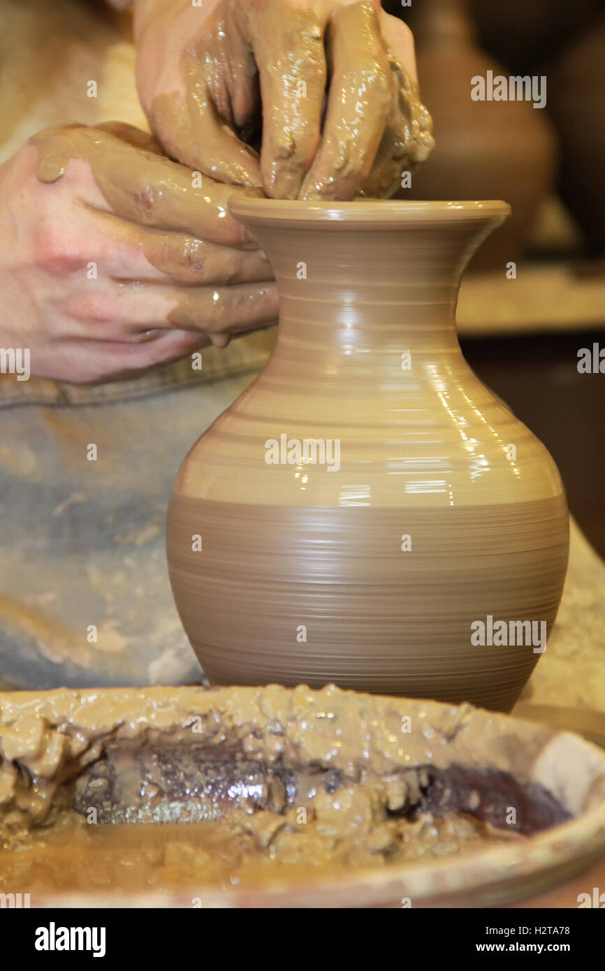 Pottery wheel hands hires stock photography and images Alamy