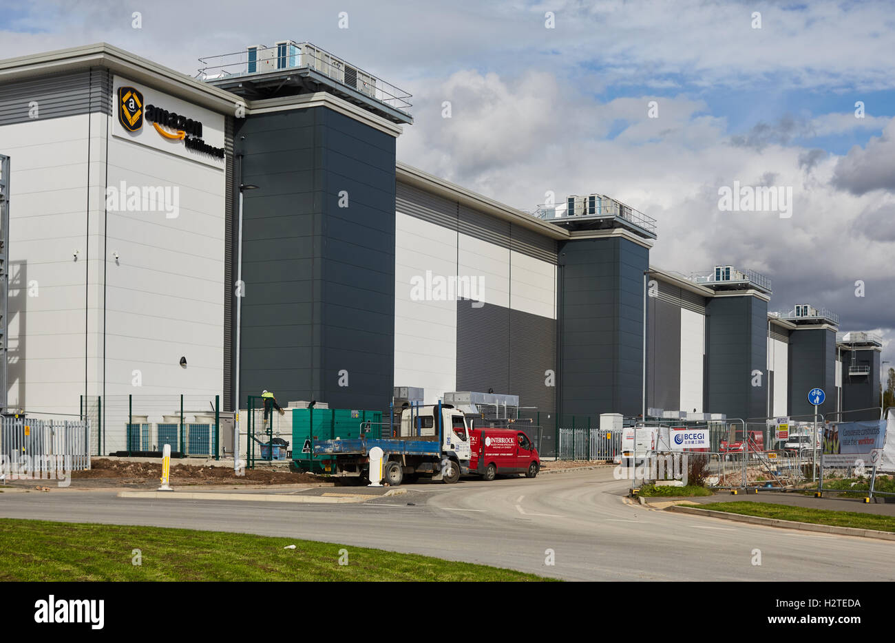 Amazon Airport City Manchester   Warehouse distribution hub Office space development developed let to small medium large busines Stock Photo