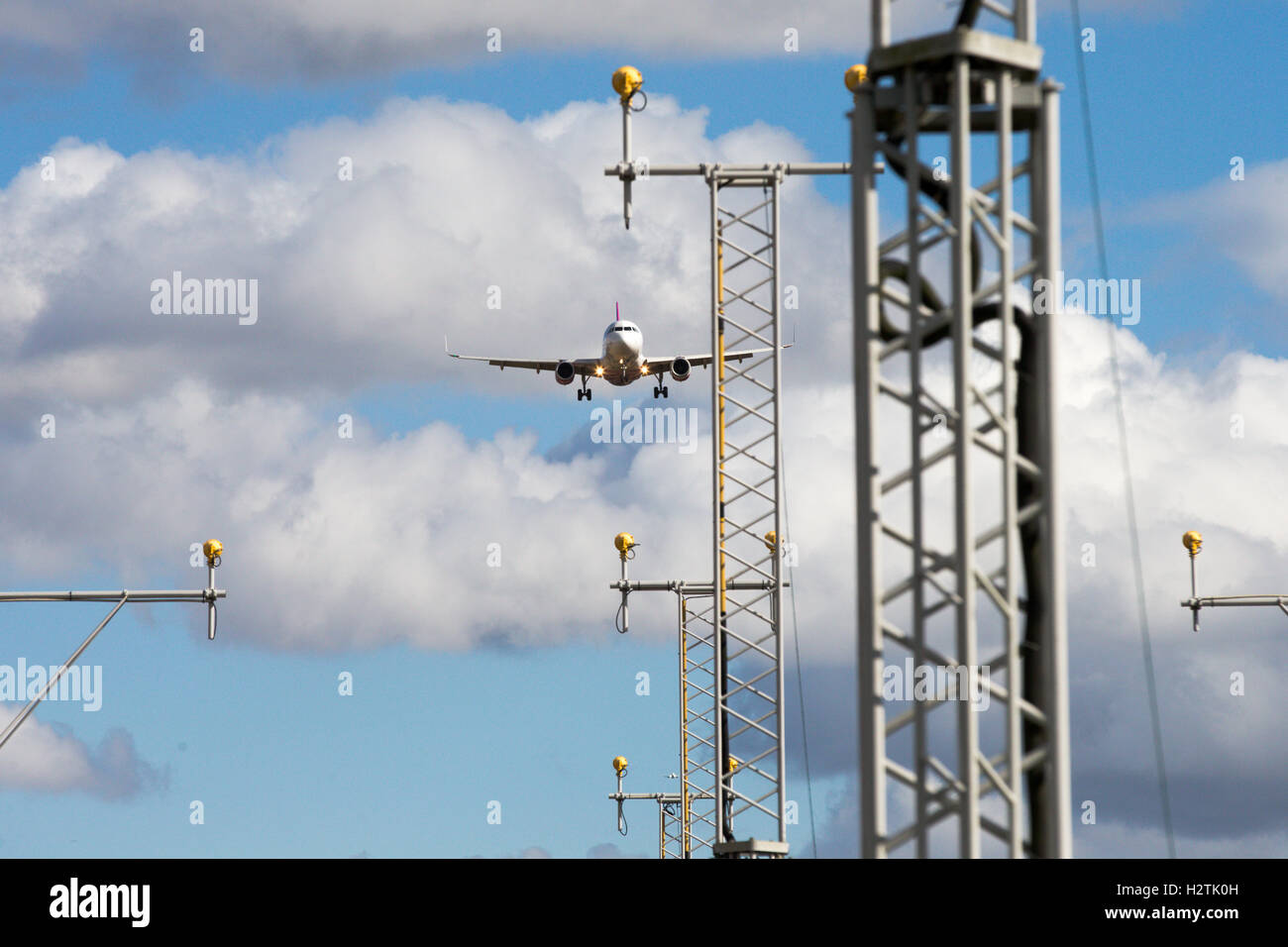 Aircraft on the landing approach at Luton airport Stock Photo