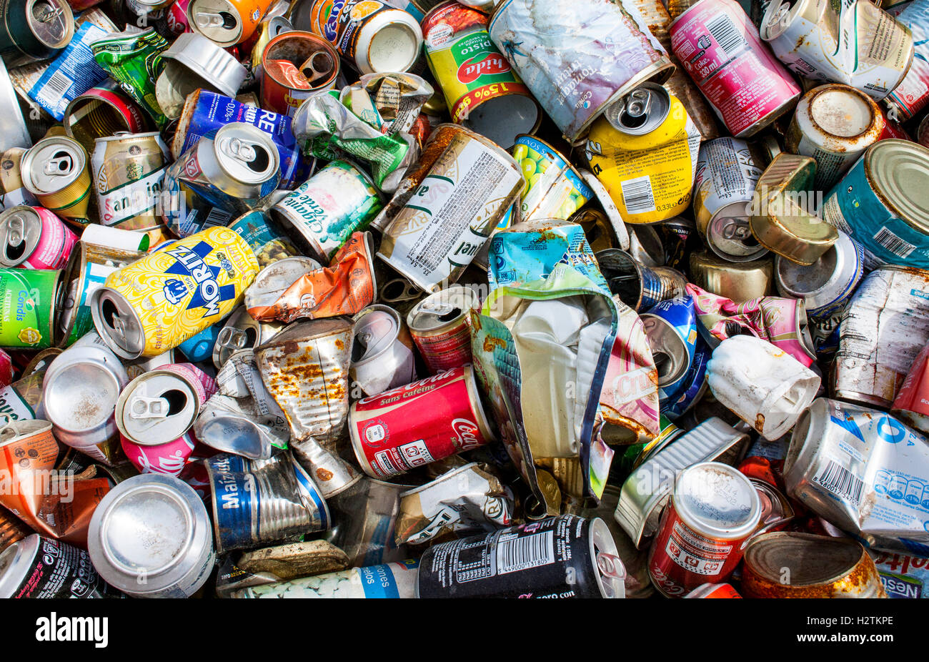 Aluminum Cans Stock Photos & Aluminum Cans Stock Images Alamy