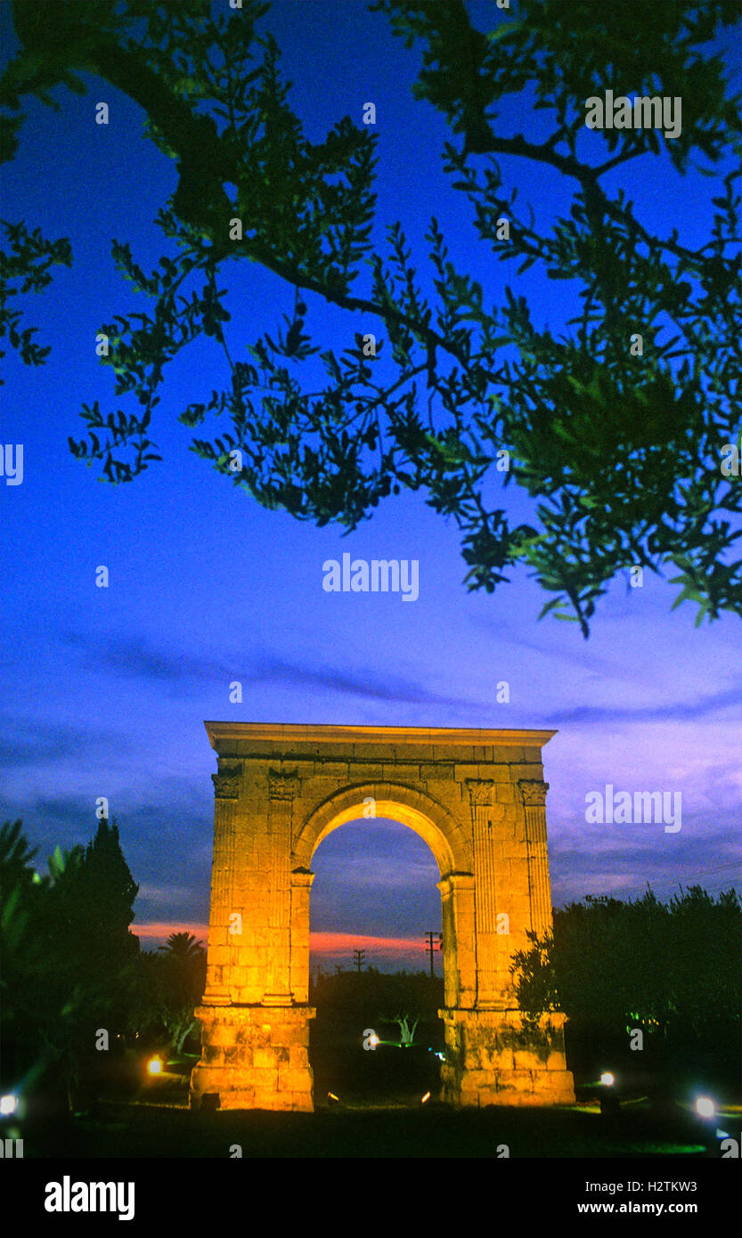 tarragona-arch-of-bar-roman-arch-unersco-world-heritage-stock-photo