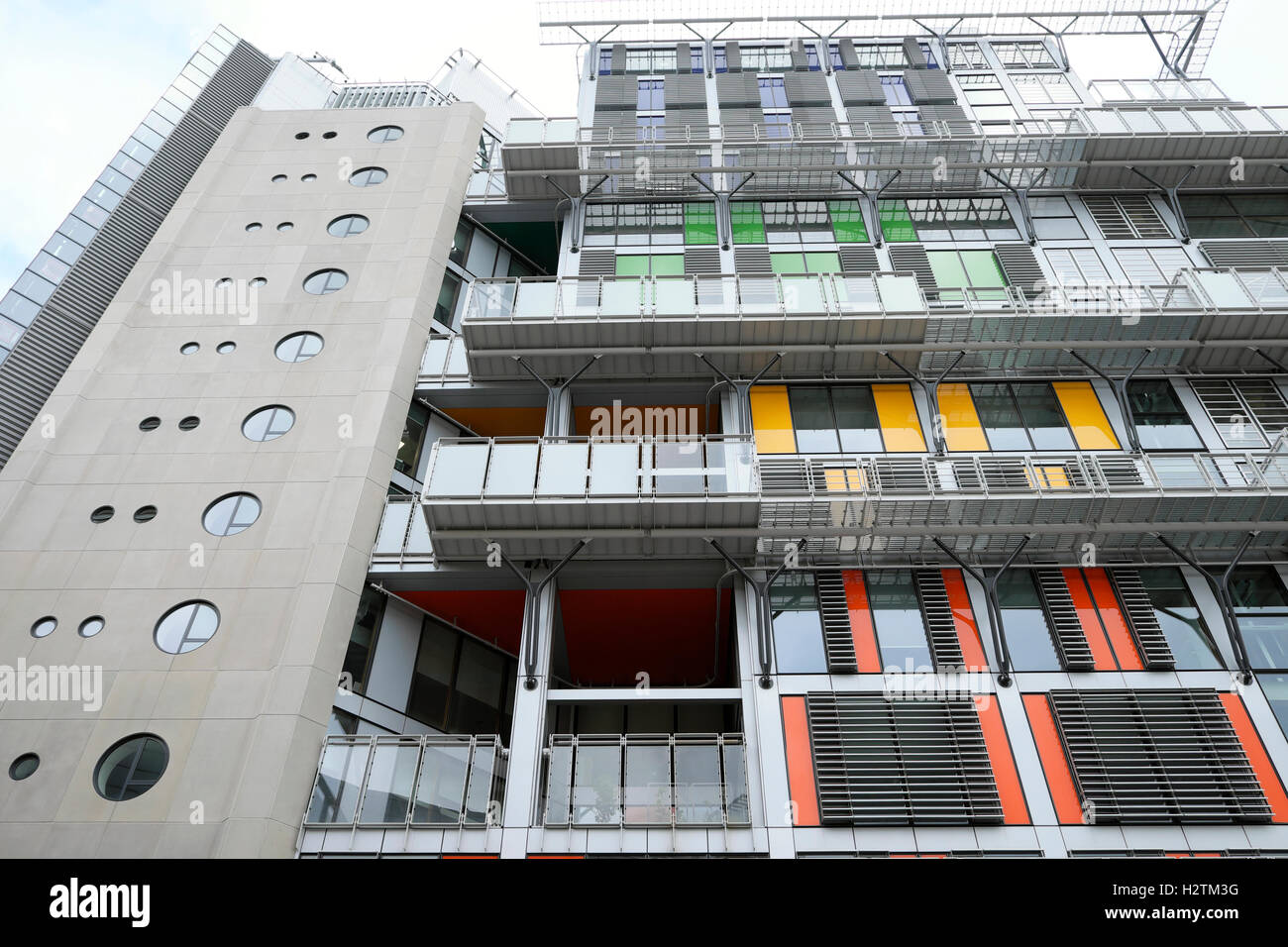 Low angle exterior view of new Guys Hospital Cancer Centre building in Southwark, South London, England, UK  KATHY DEWITT Stock Photo