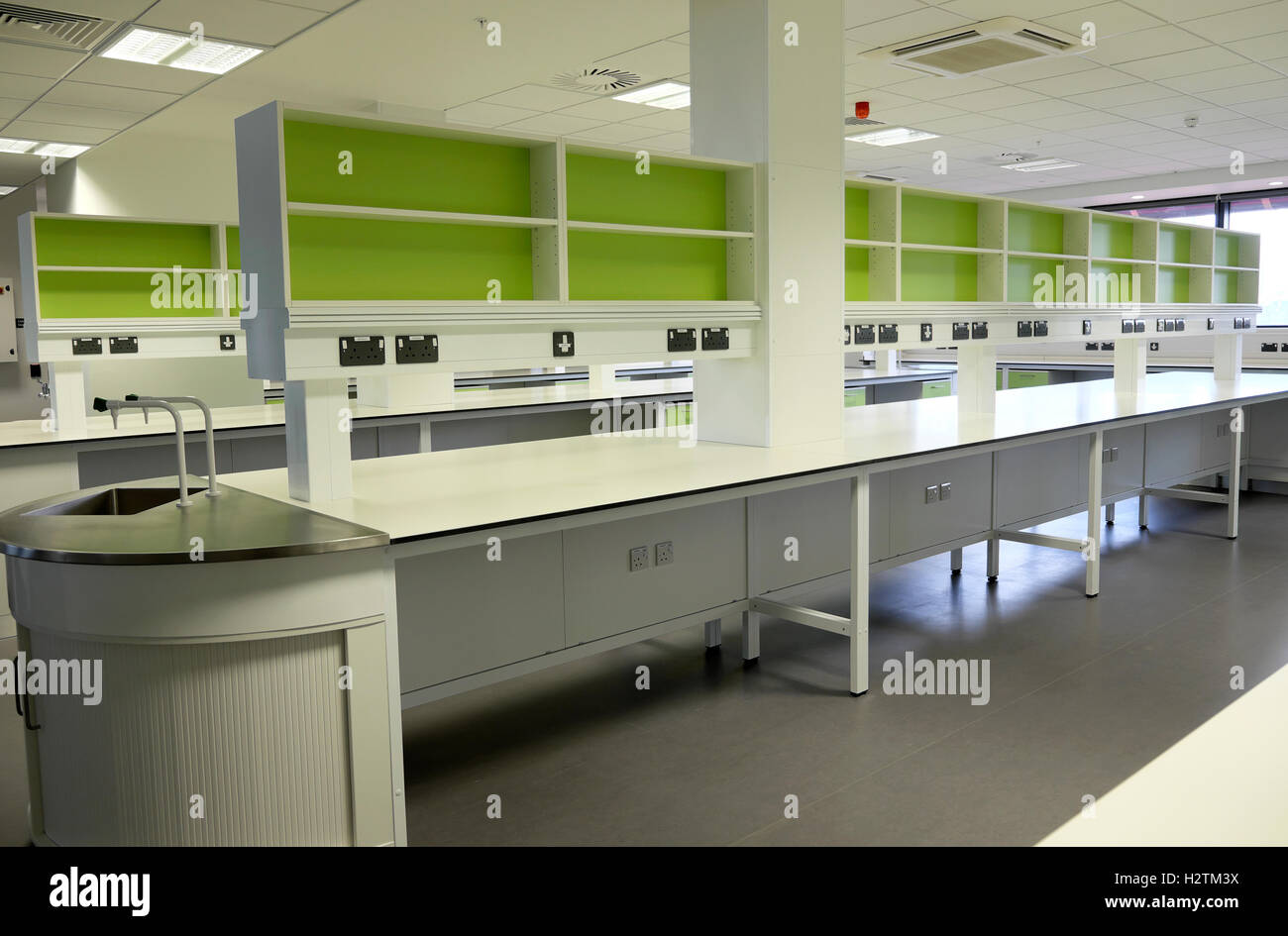 Guys Cancer Centre Guy's Hospital laboratory interior at  'Open House'  in Southwark, South London, England, UK  KATHY DEWITT Stock Photo